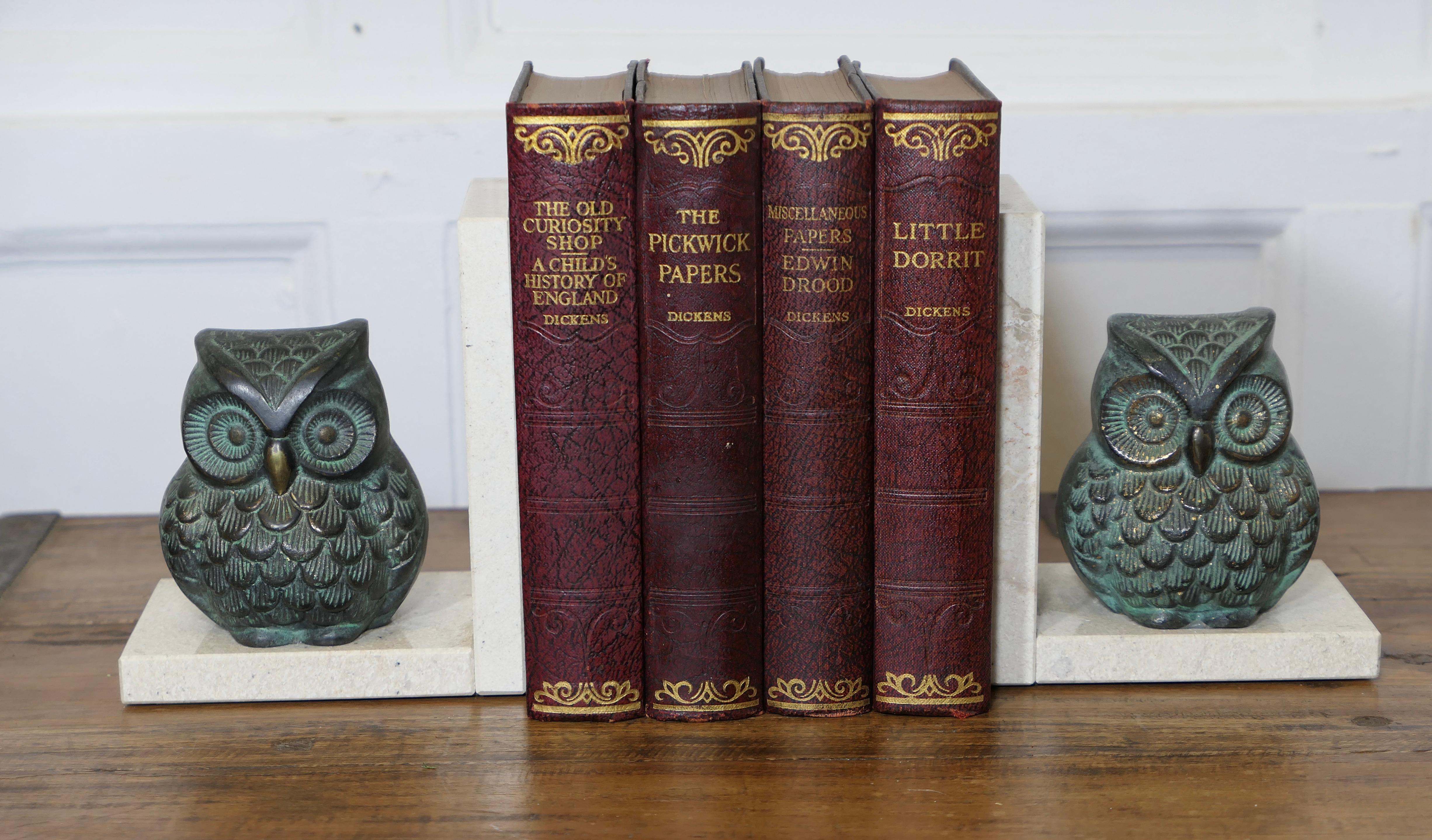 Paire de serre-livres du milieu du siècle dernier en marbre et bronze    Un ensemble très attrayant Bon état - En vente à Godshill, Isle of Wight