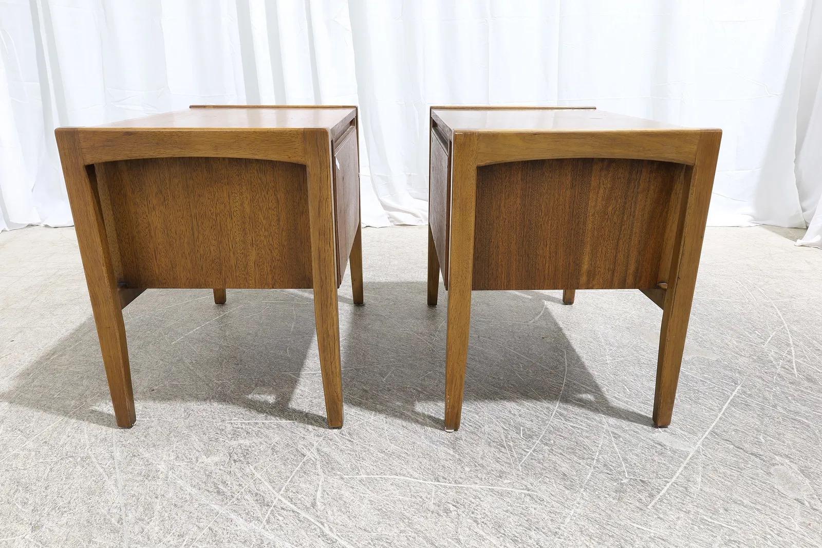 A Pair of Mid Century Modern 2 Drawer Walnut Night Stands by Drexel For Sale 4