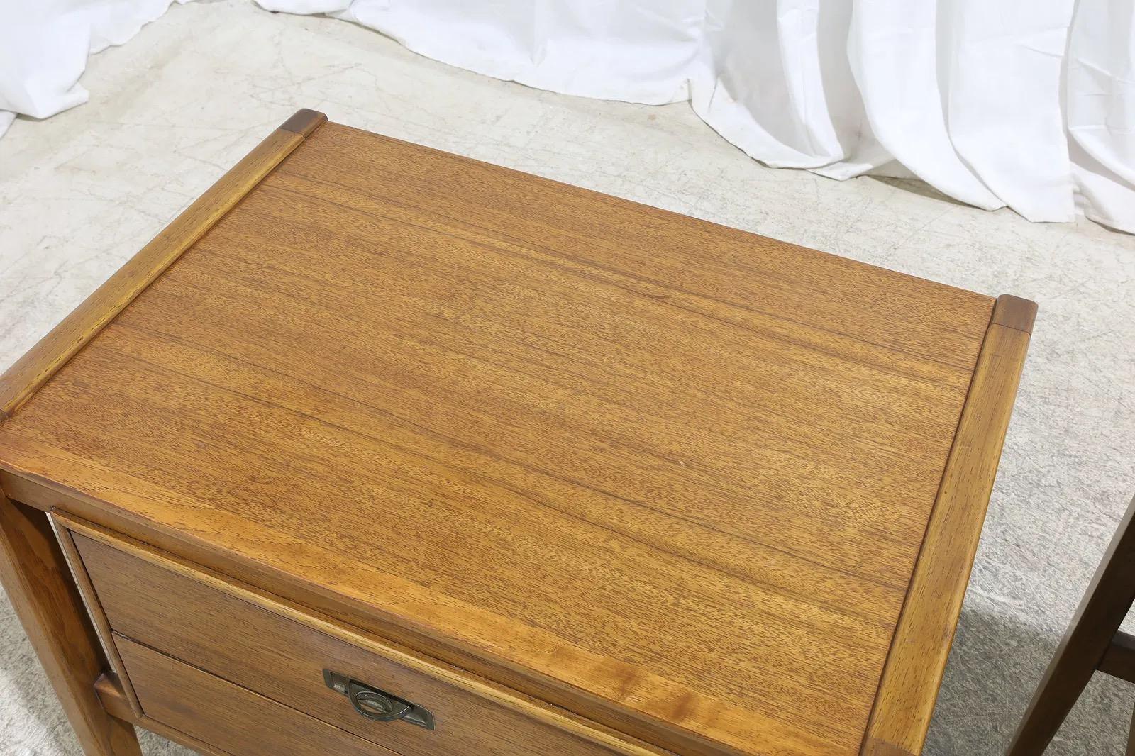 A Pair of Mid Century Modern 2 Drawer Walnut Night Stands by Drexel For Sale 7