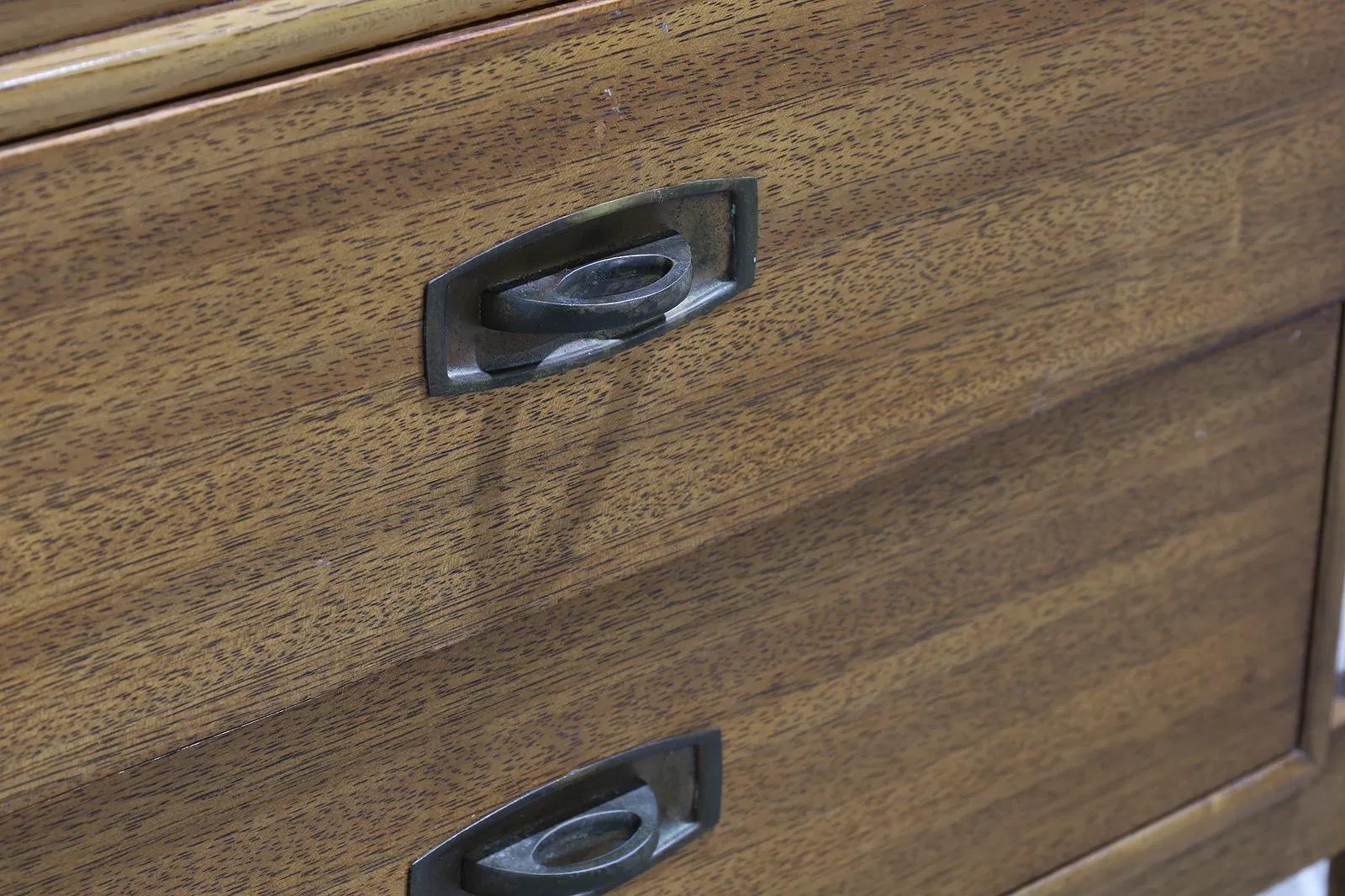 A Pair of Mid Century Modern 2 Drawer Walnut Night Stands by Drexel For Sale 1