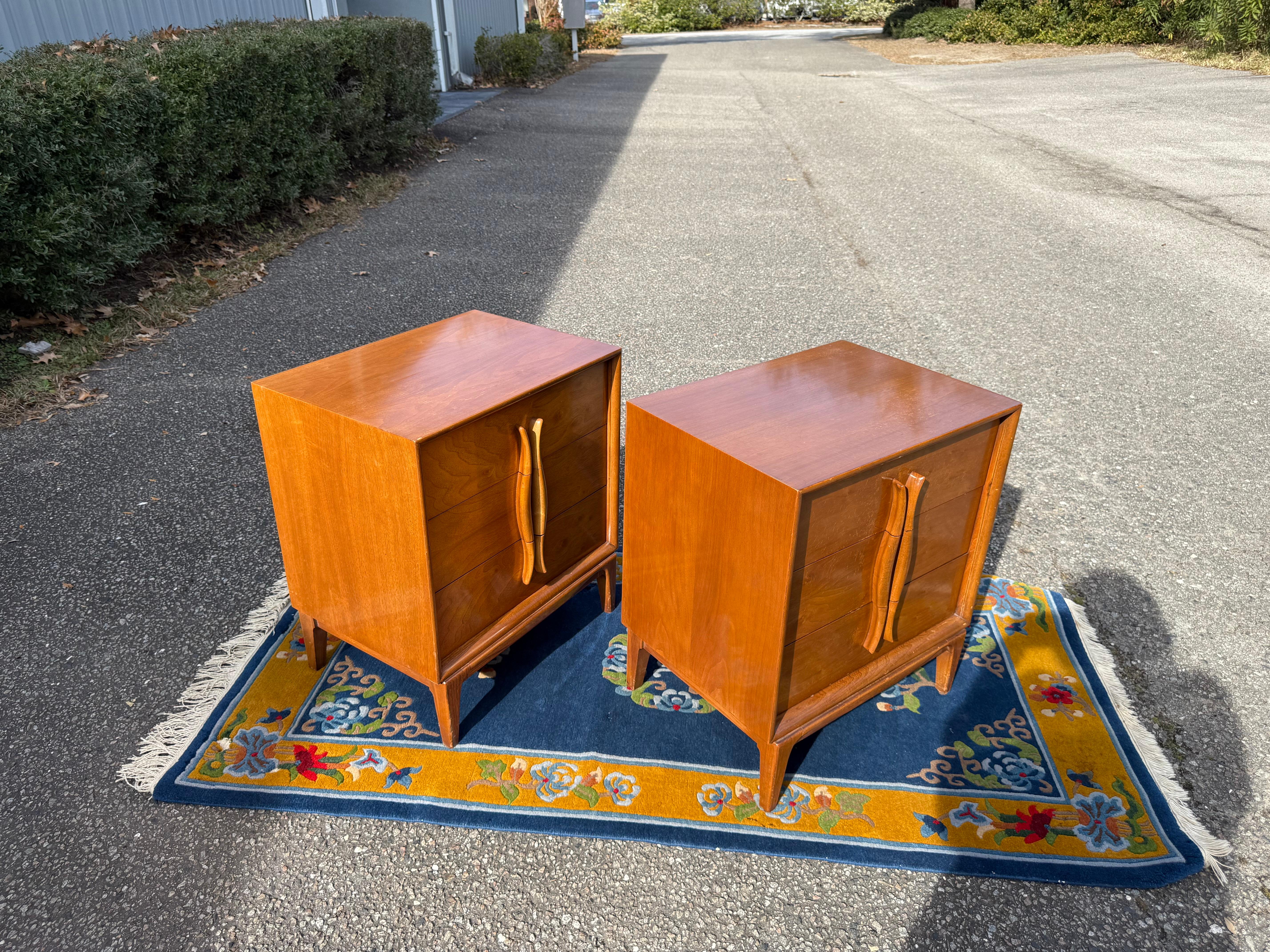 A pair of Mid-Century Modern 3 Drawer Sculptural Nightstands 6