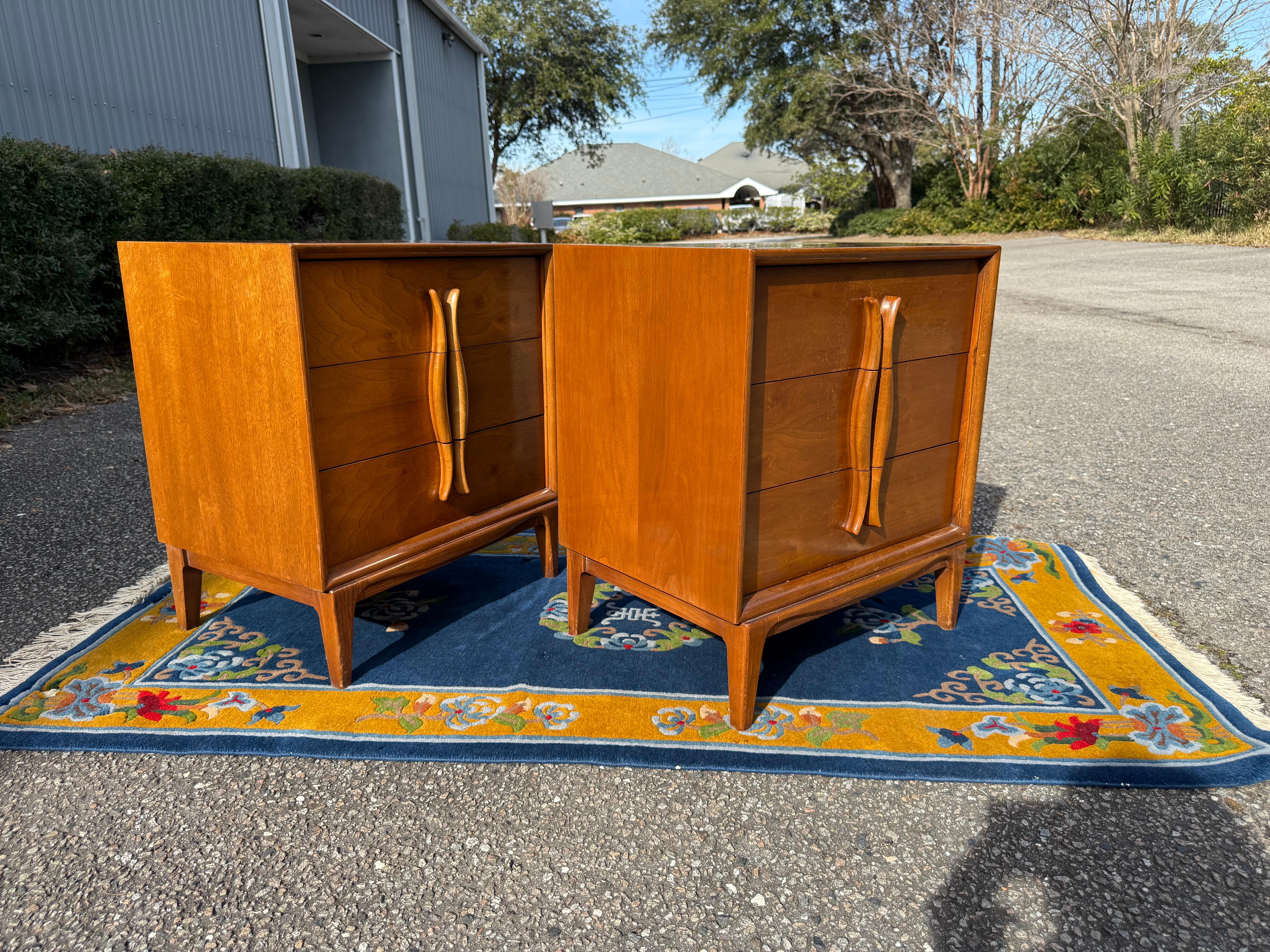 A pair of Mid-Century Modern 3 Drawer Sculptural Nightstands 7