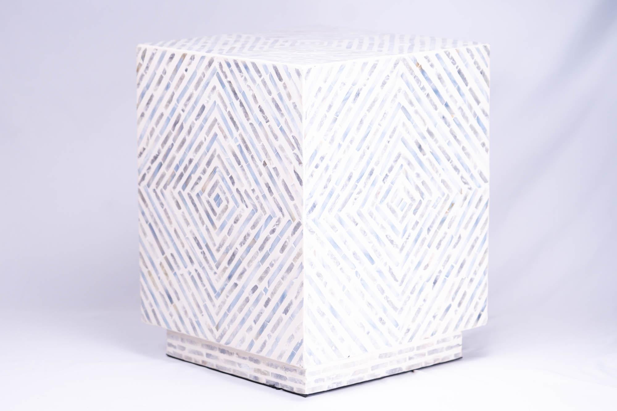 Paire de tables d'appoint en ormeau et incrustation de nacre, de style The Modernity en vente 5