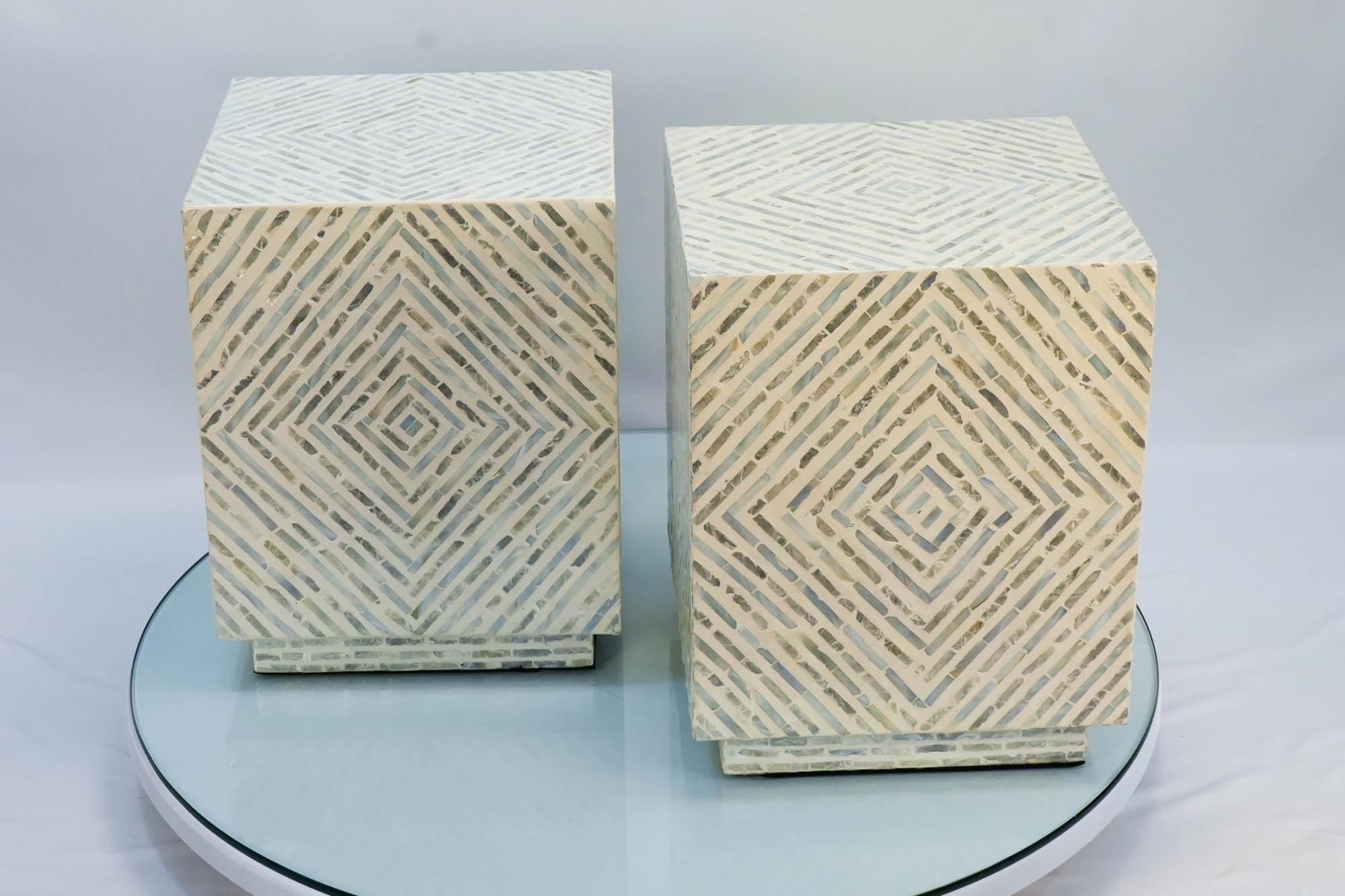 Paire de tables d'appoint en ormeau et incrustation de nacre, de style The Modernity en vente 8