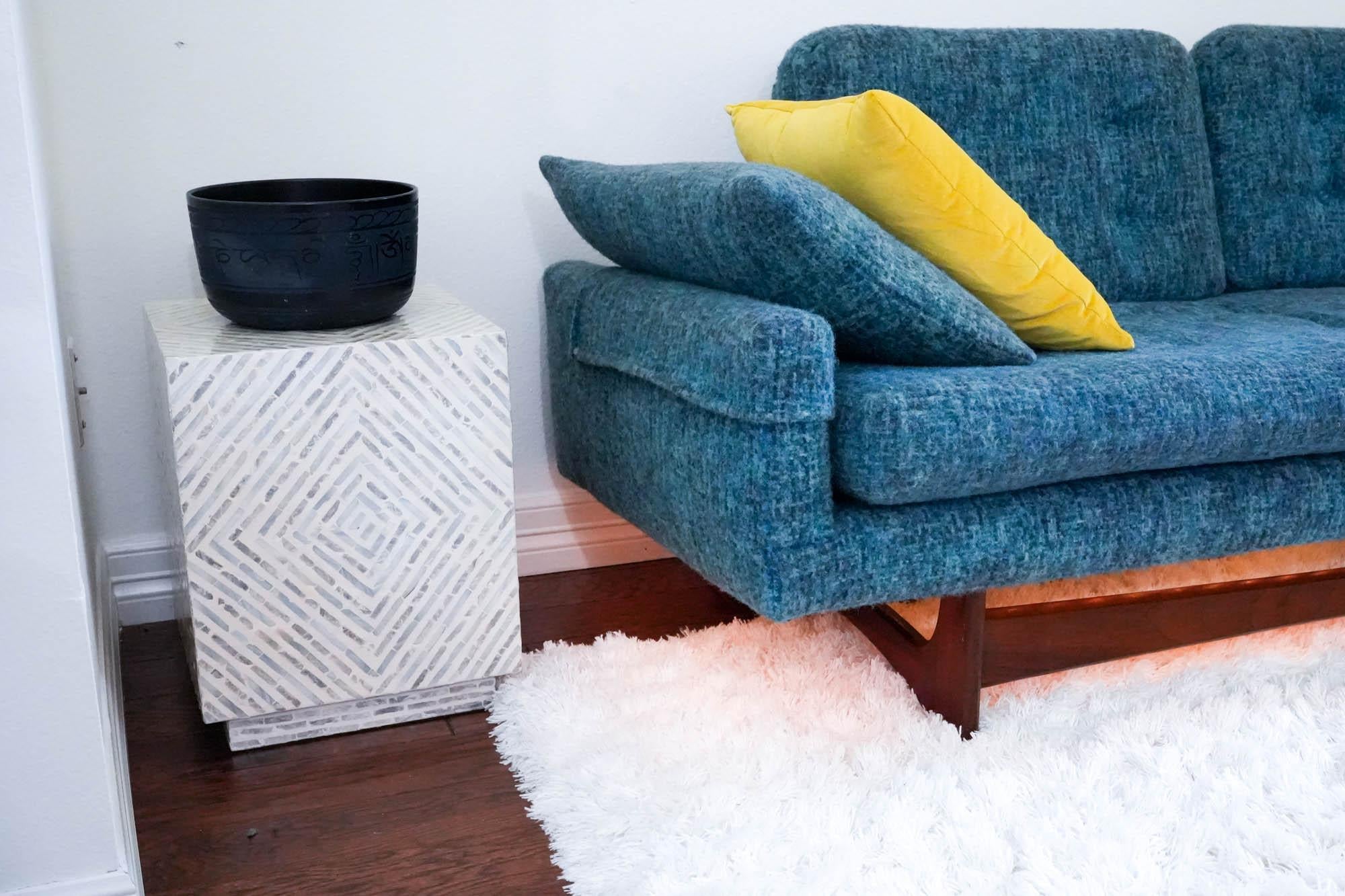 Mid-Century Modern Paire de tables d'appoint en ormeau et incrustation de nacre, de style The Modernity en vente
