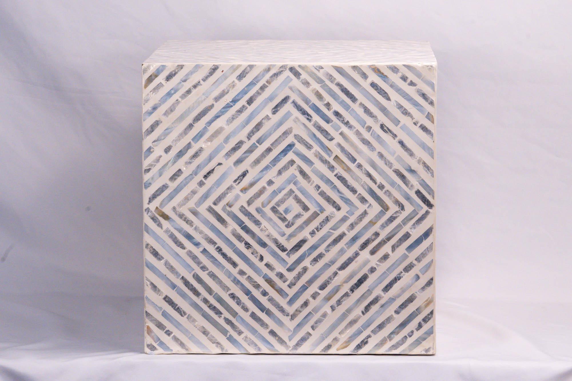 Paire de tables d'appoint en ormeau et incrustation de nacre, de style The Modernity Bon état - En vente à Waxahachie, TX