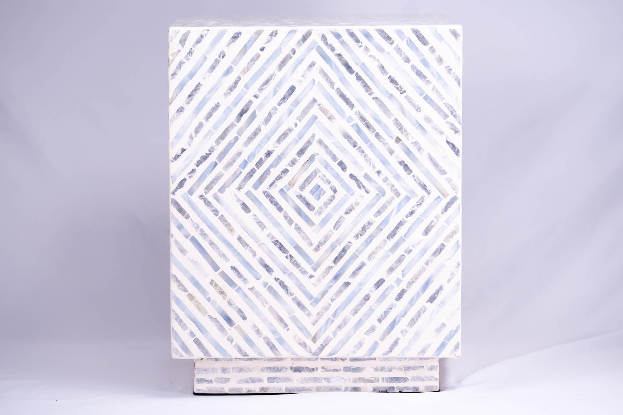 Paire de tables d'appoint en ormeau et incrustation de nacre, de style The Modernity en vente 1