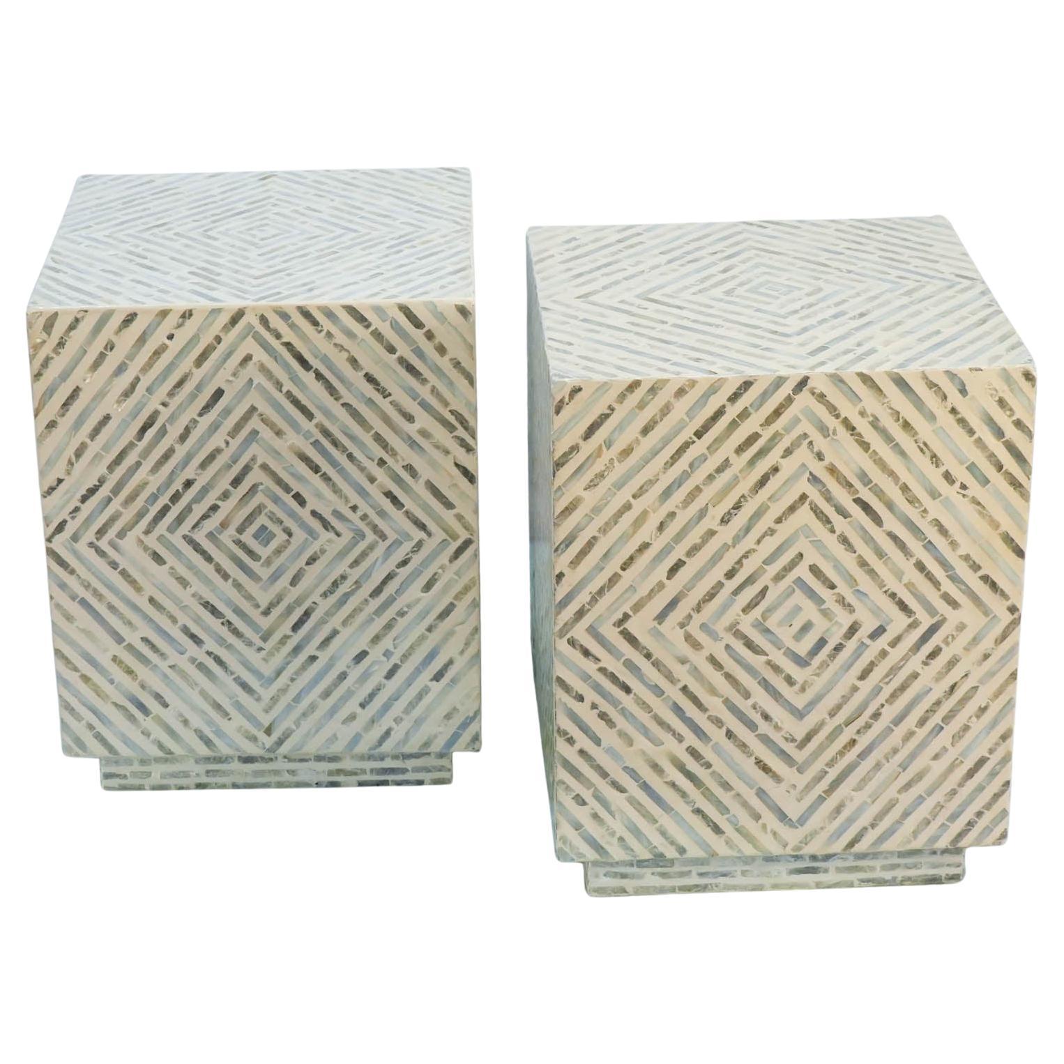 Paire de tables d'appoint en ormeau et incrustation de nacre, de style The Modernity en vente