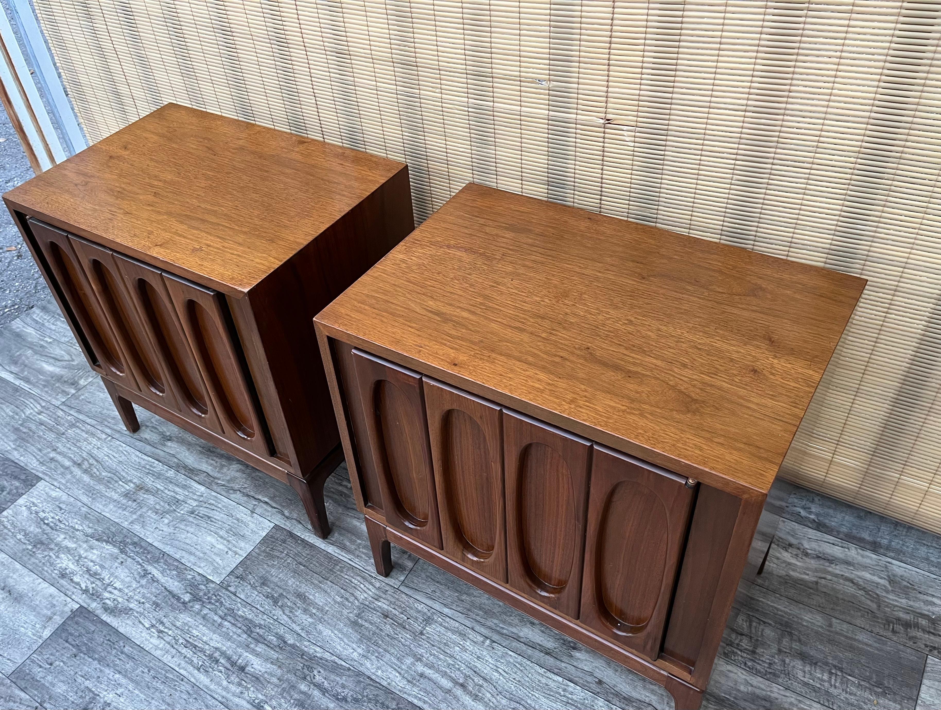 A Pair of Mid Century Modern Brutalist Inspired Nightstands. Circa 1960s. In Good Condition For Sale In Miami, FL