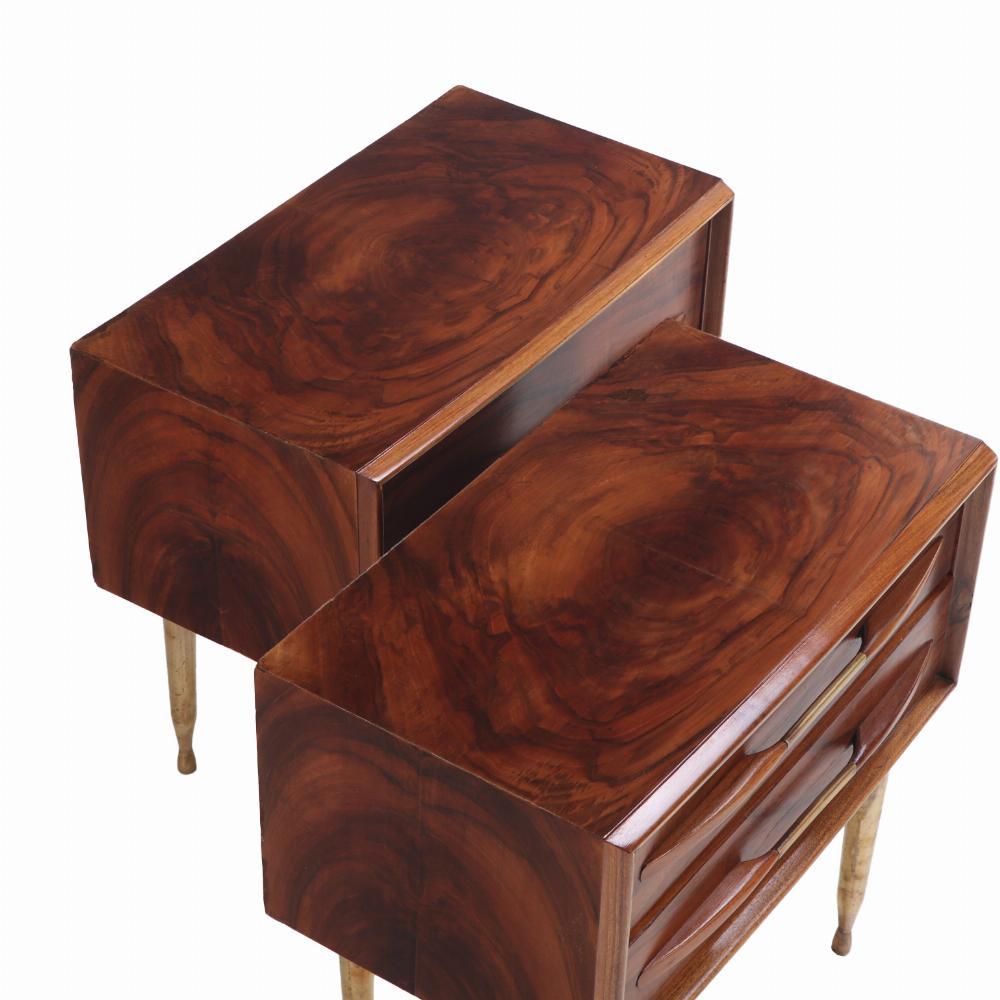 Paire de tables d'appoint en noyer de ronce, A.I.C. C. 1960. Bon état - En vente à Philadelphia, PA