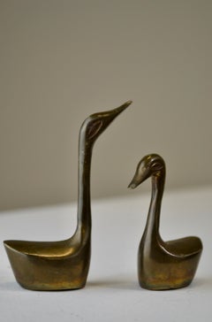 Pareja de figuras de pato de bronce fundido modernas de mediados de siglo, hacia la década de 1970.