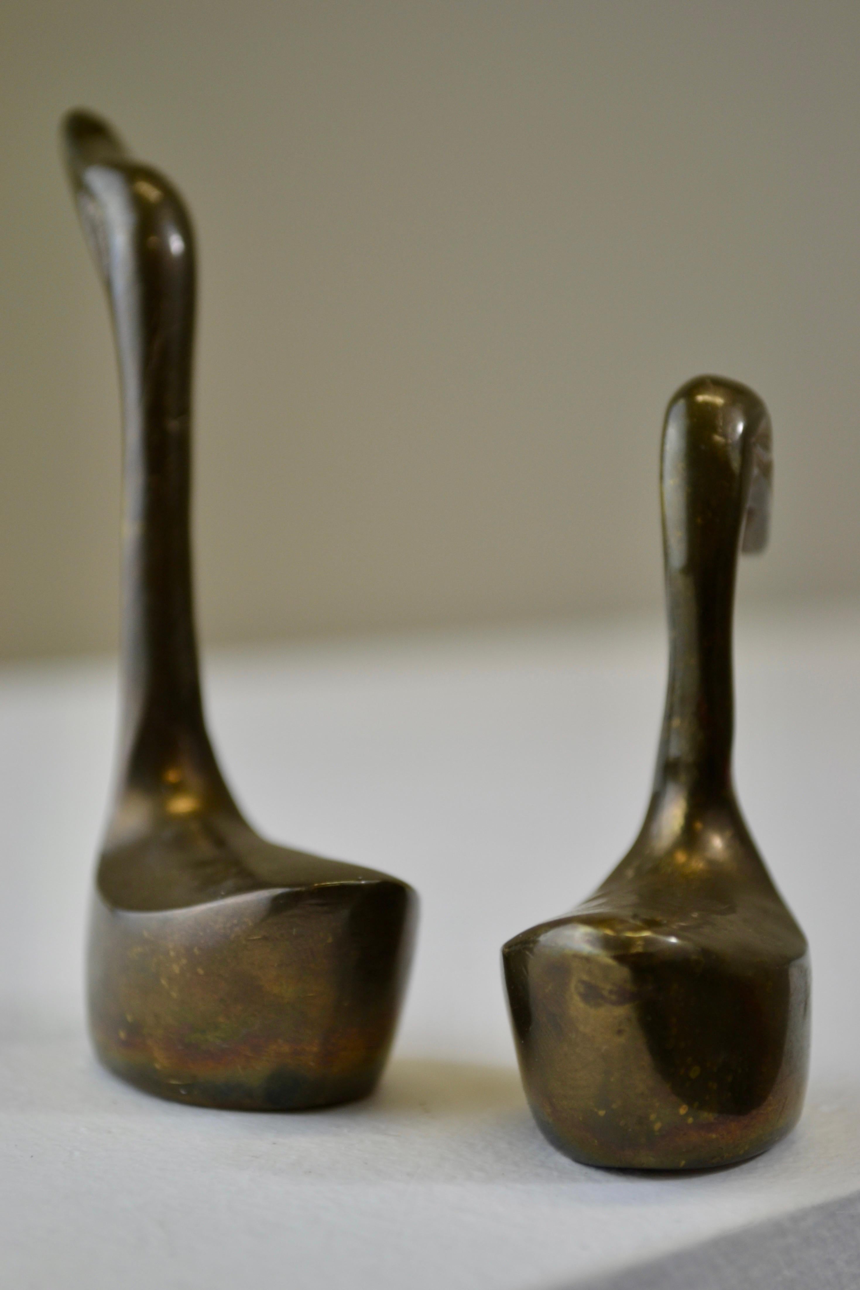 Francese Coppia di figurine di anatre in bronzo fuso della metà del secolo scorso, circa anni '70. in vendita