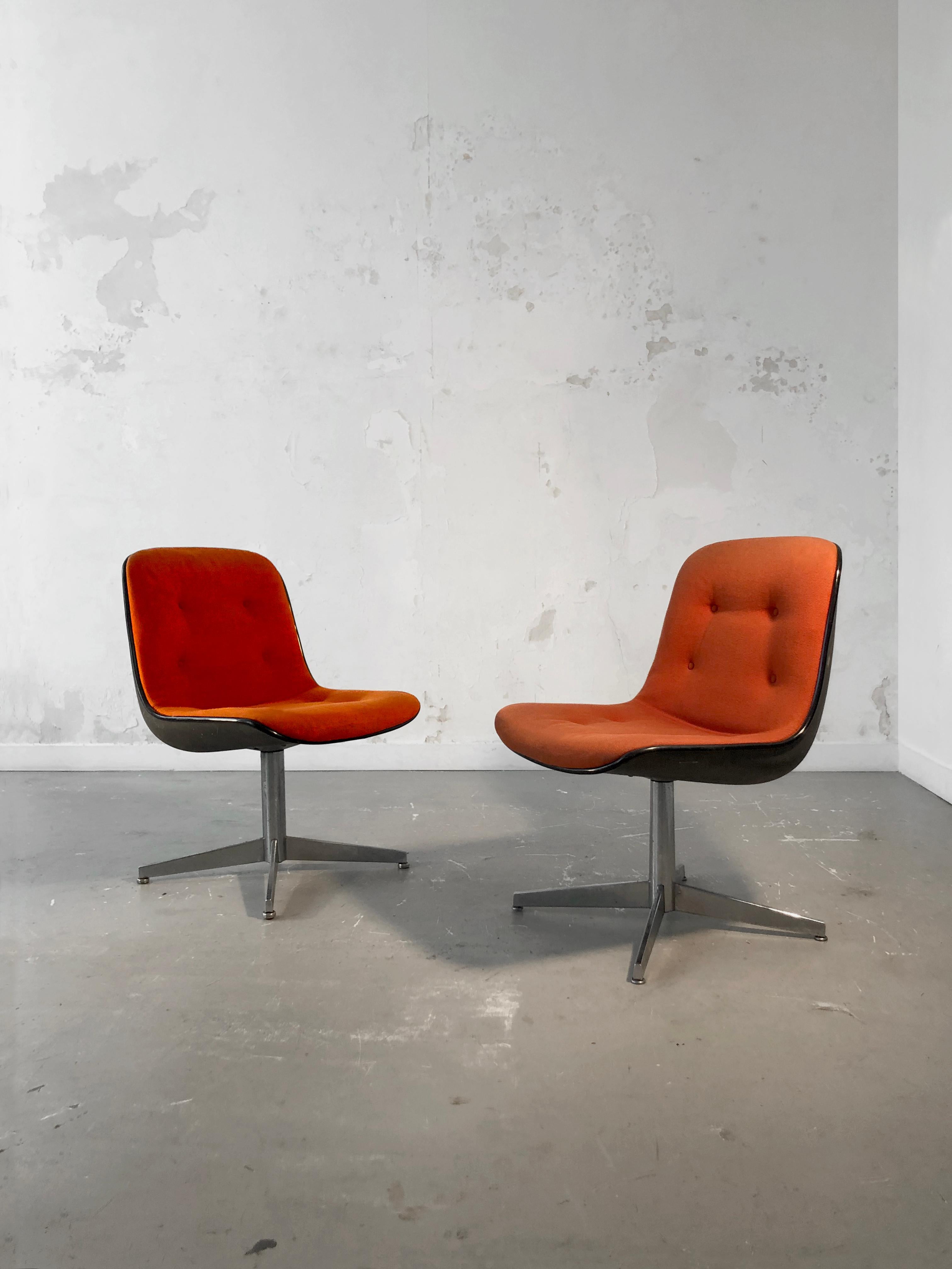 A very nice pair of office chairs, 