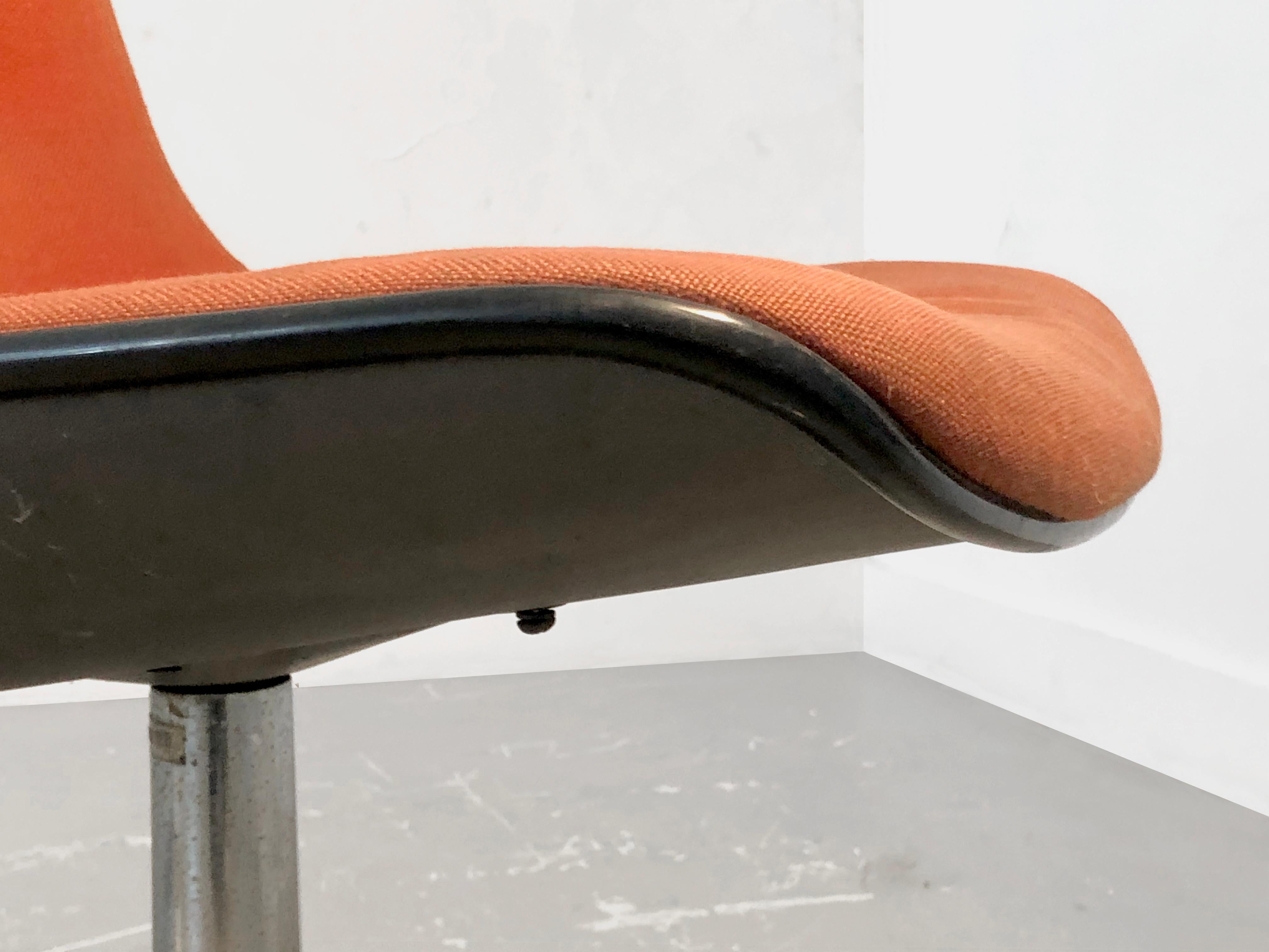 A Pair of MID-CENTURY-MODERN CHAIRS by RANDALL BUCK for STEELCASE, France 1970 For Sale 2