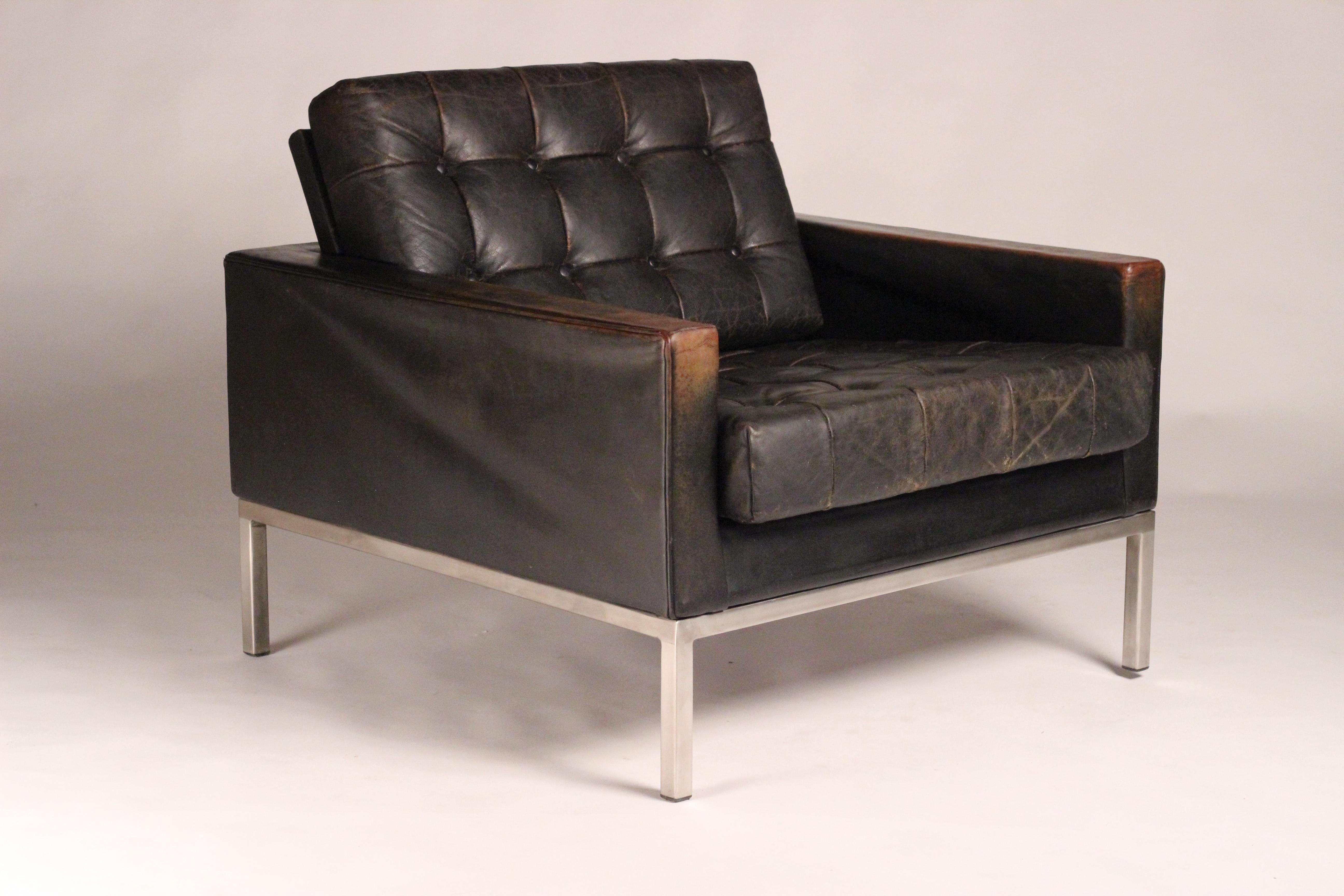 English Pair of Mid-Century Modern Club Leather Armchairs by Designer Robin Day