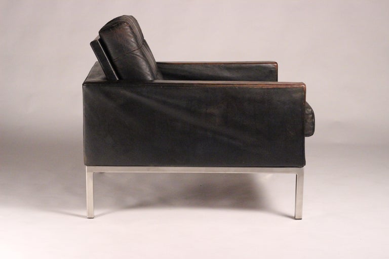 Pair of Mid-Century Modern Club Leather Armchairs by Designer Robin Day In Good Condition For Sale In London, GB