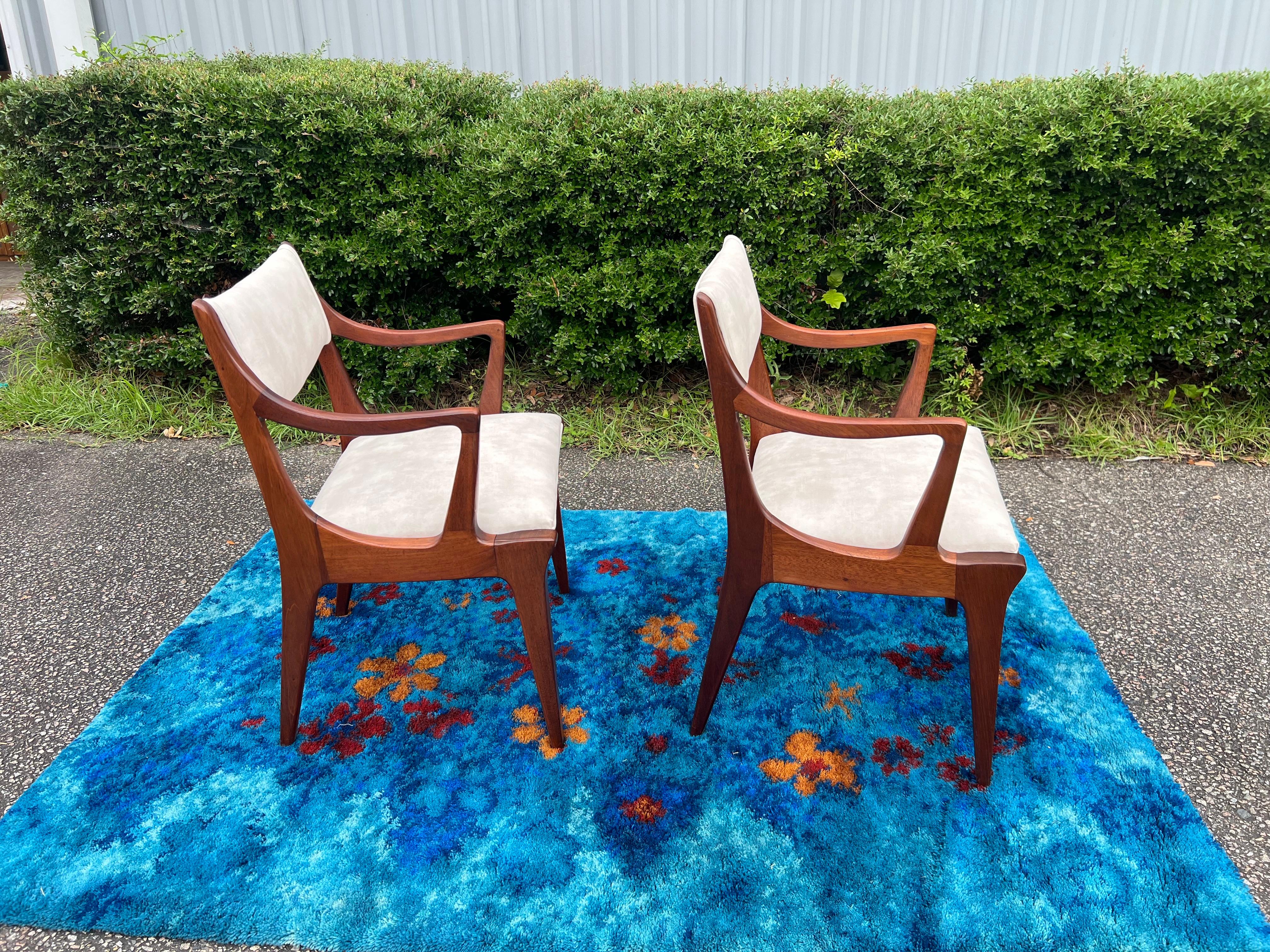 Un par de sillones Drexel 