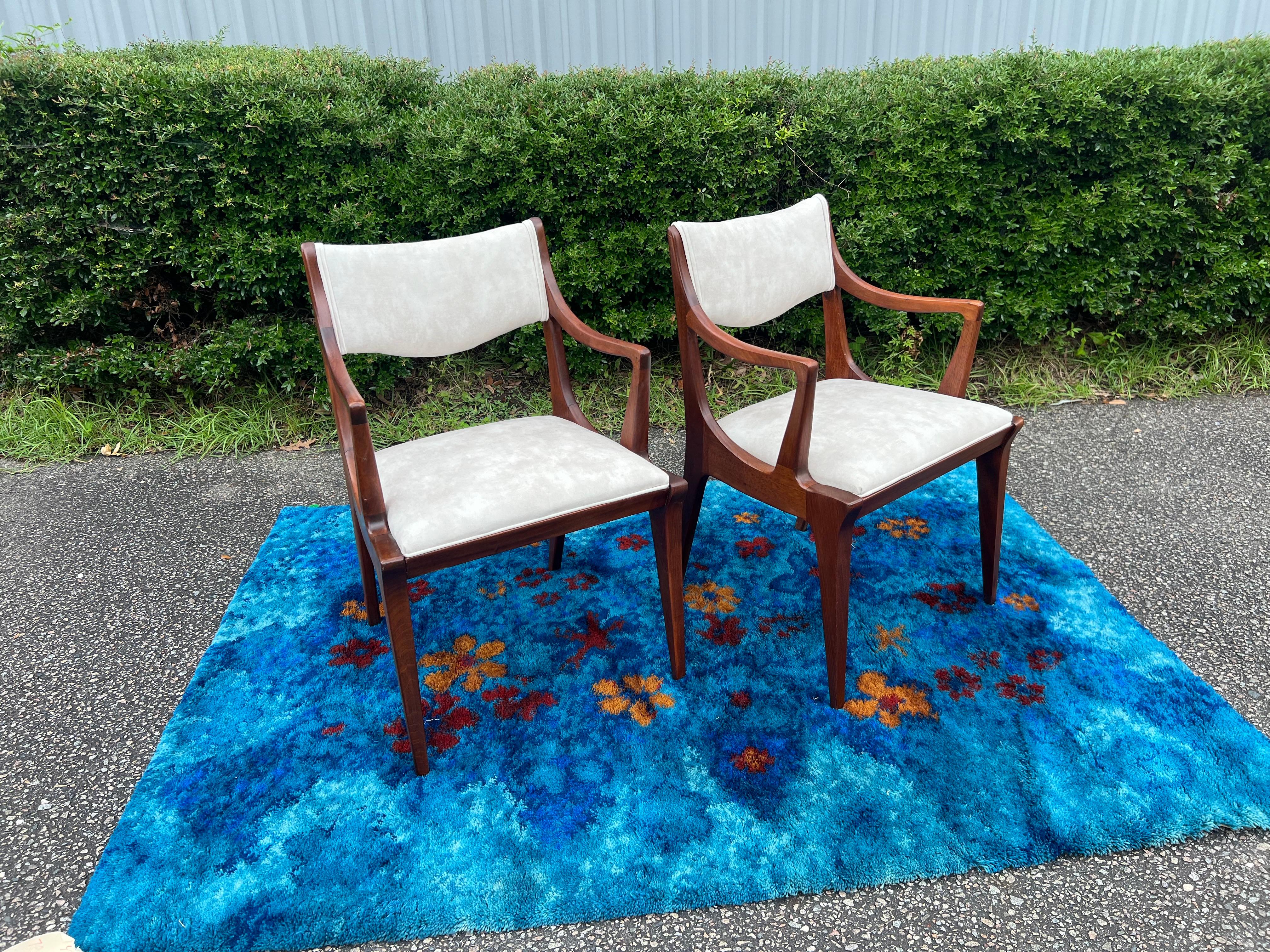 Un par de sillones Drexel 
