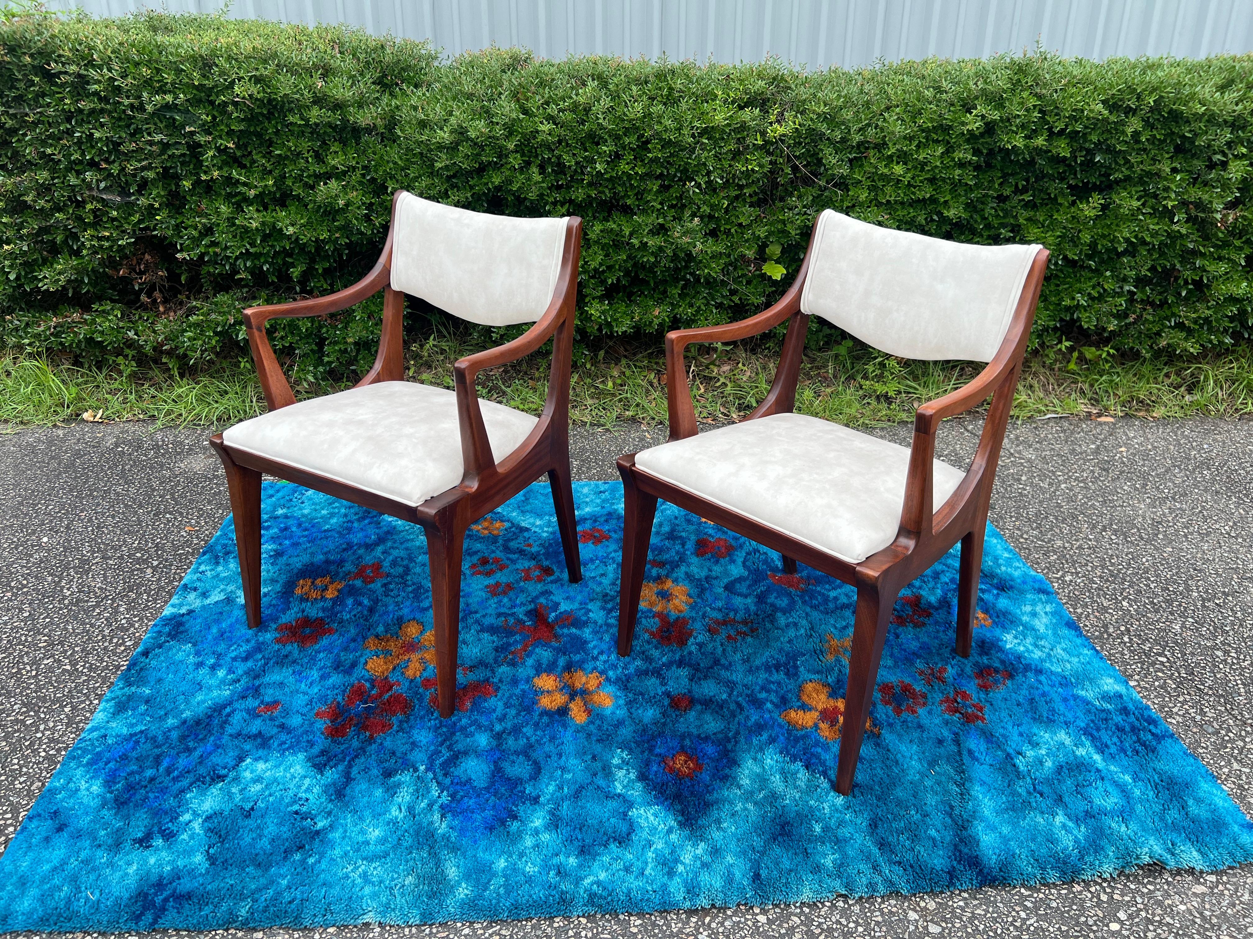 Un par de sillones Drexel 