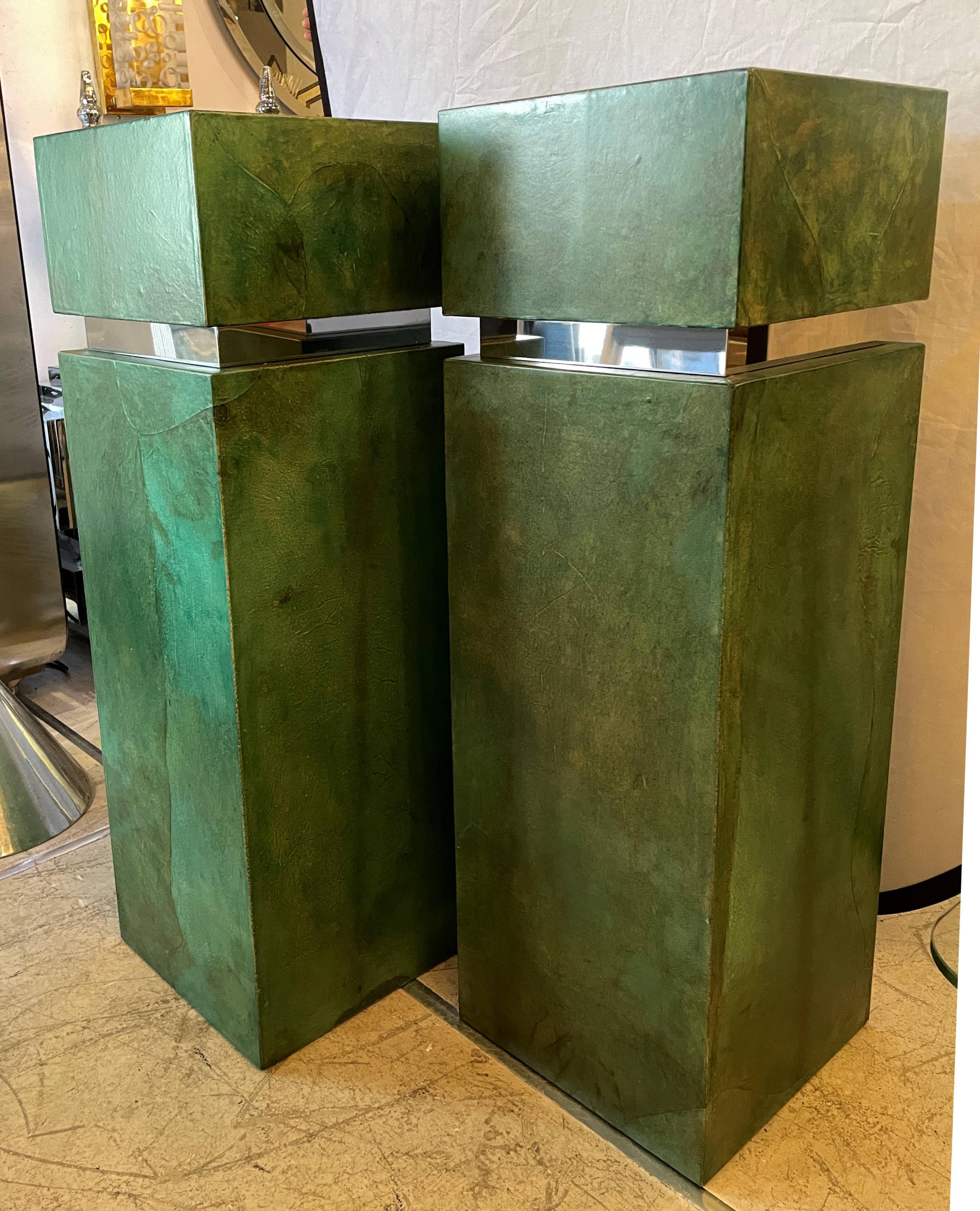 Pair of Mid-Century Modern Green Parchment Pedestals In Good Condition For Sale In Miami, FL