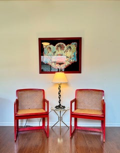 Una coppia di sedie italiane moderne della metà del secolo in legno laccato rosso e canna da zucchero