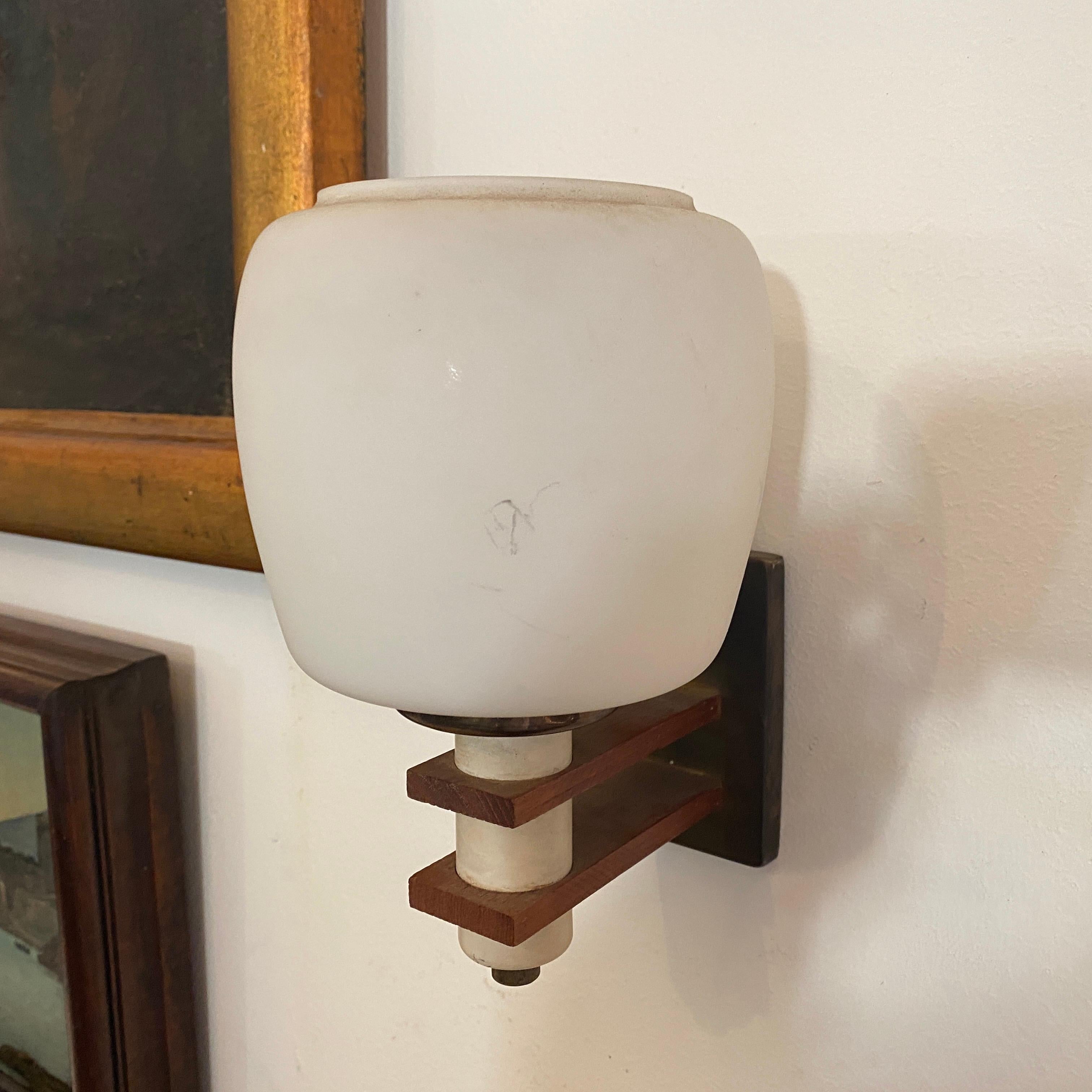 Pair of Mid-Century Modern Italian Wall Sconces in the Manner of Arredoluce In Good Condition In Aci Castello, IT