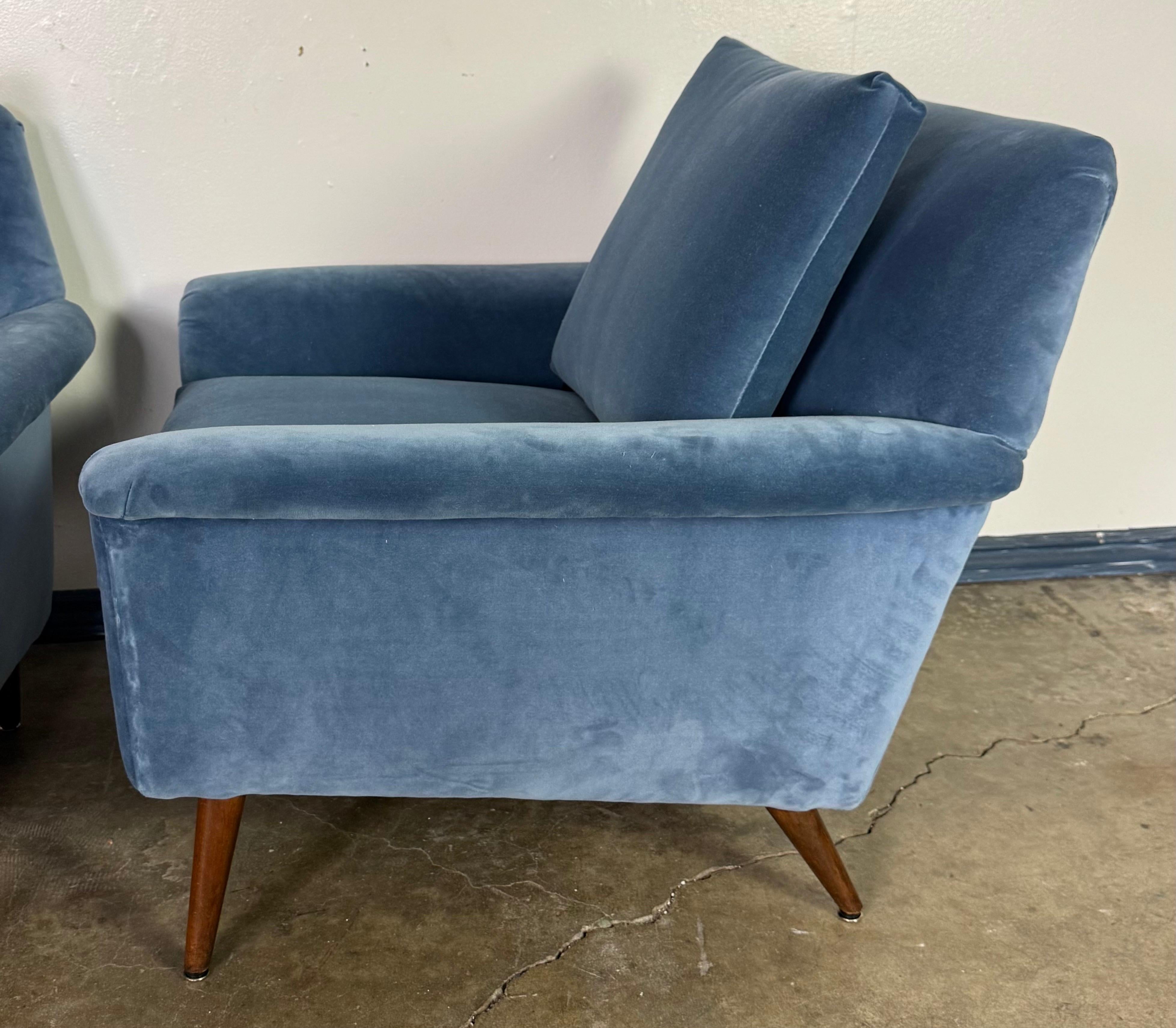 A pair of Mid-Century Modern lounge chairs designed by Folke Ohlsson For Sale 1