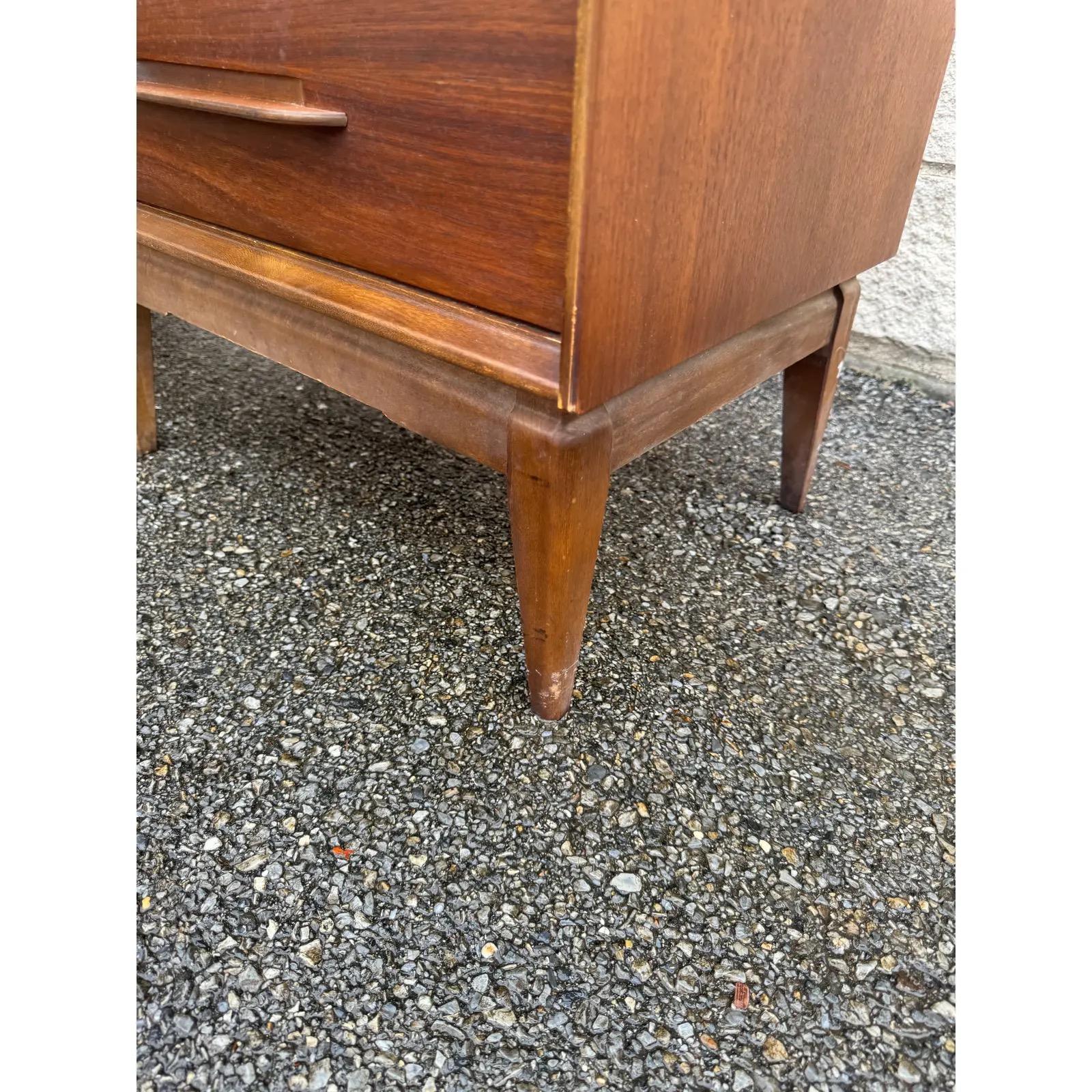 Mid-Century Modern A Pair of Mid Century Modern Nightstands by Bassett