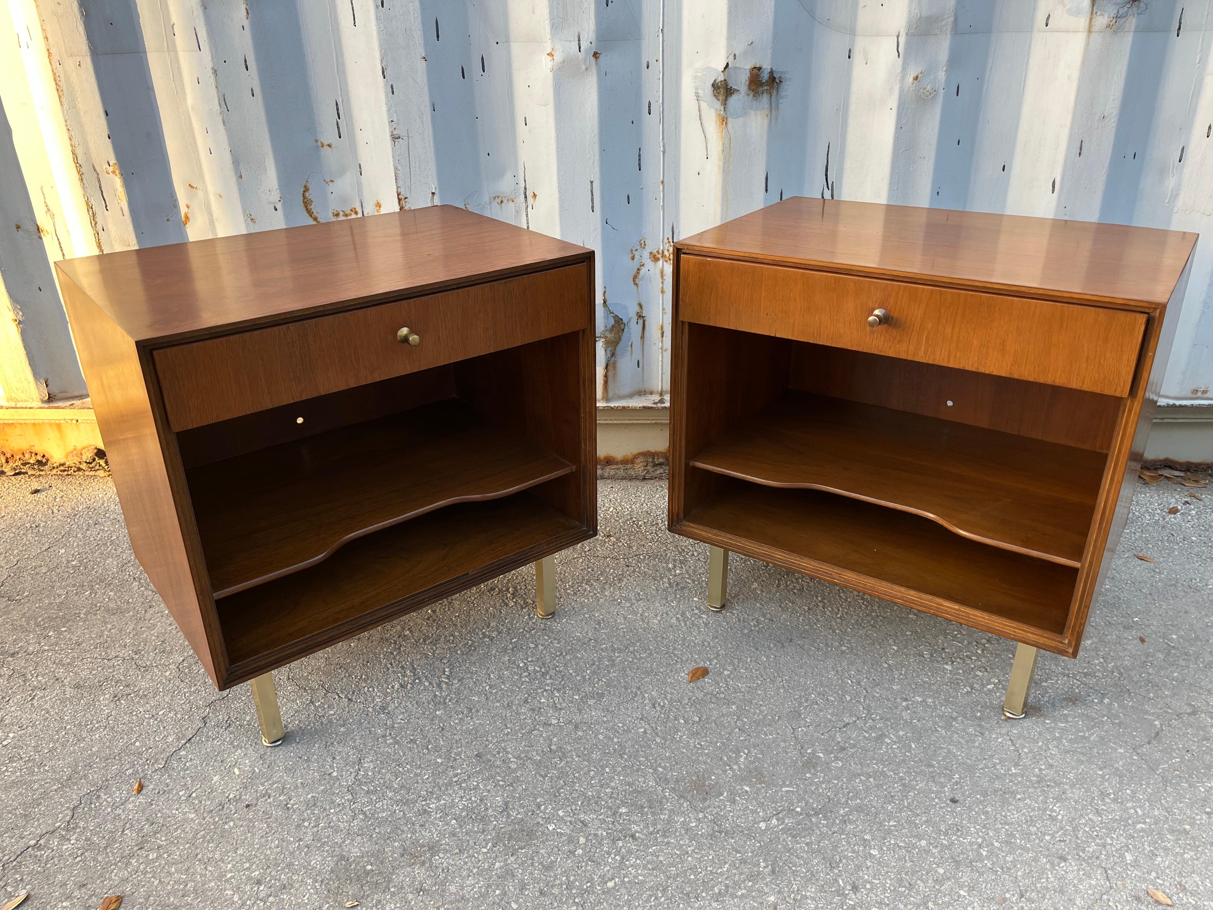 A Pair of Mid Century Modern Nightstands by John Stuart. Circa 1960s For Sale 2