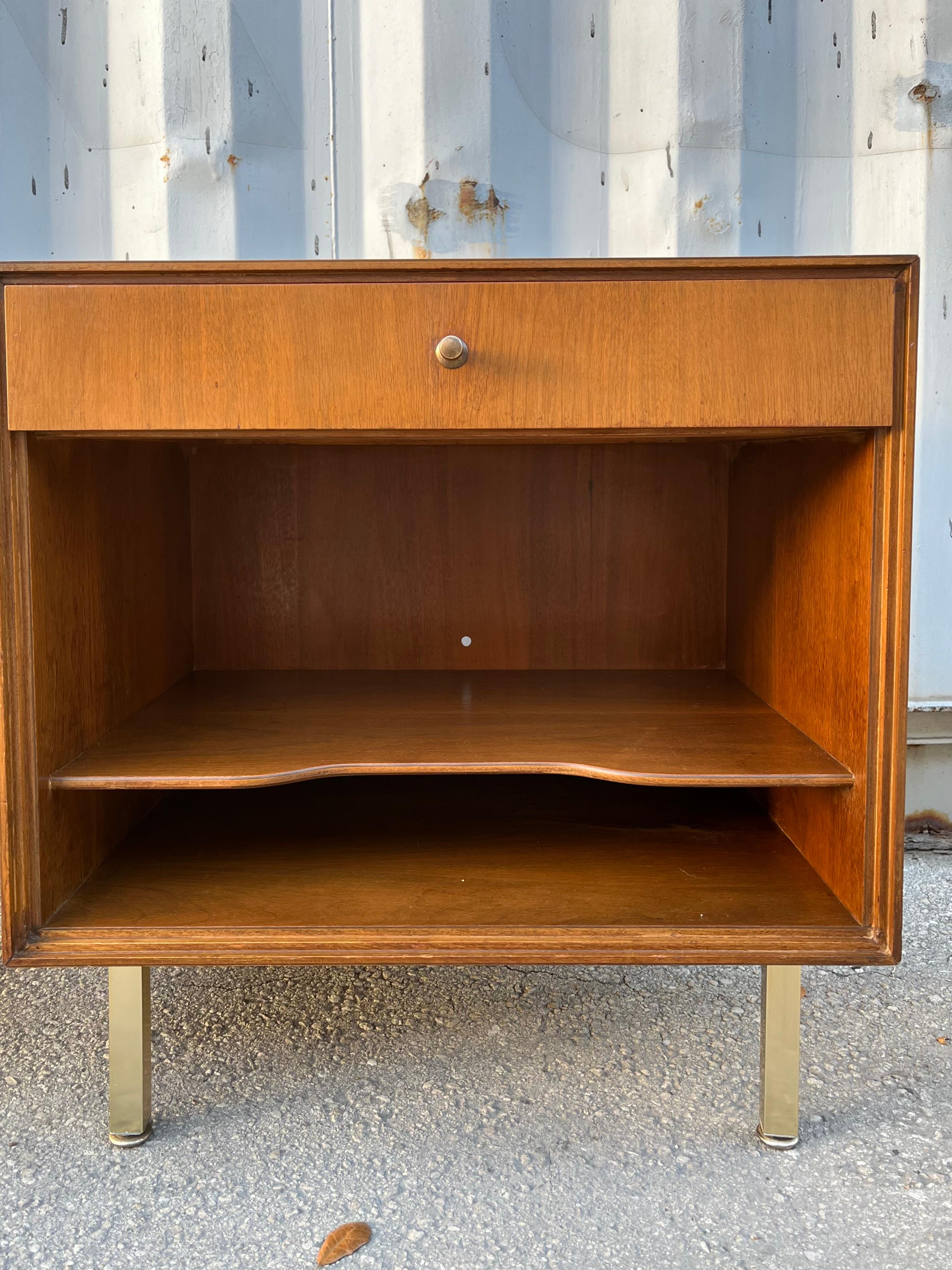 A Pair of Mid Century Modern Nightstands by John Stuart. Circa 1960s For Sale 4