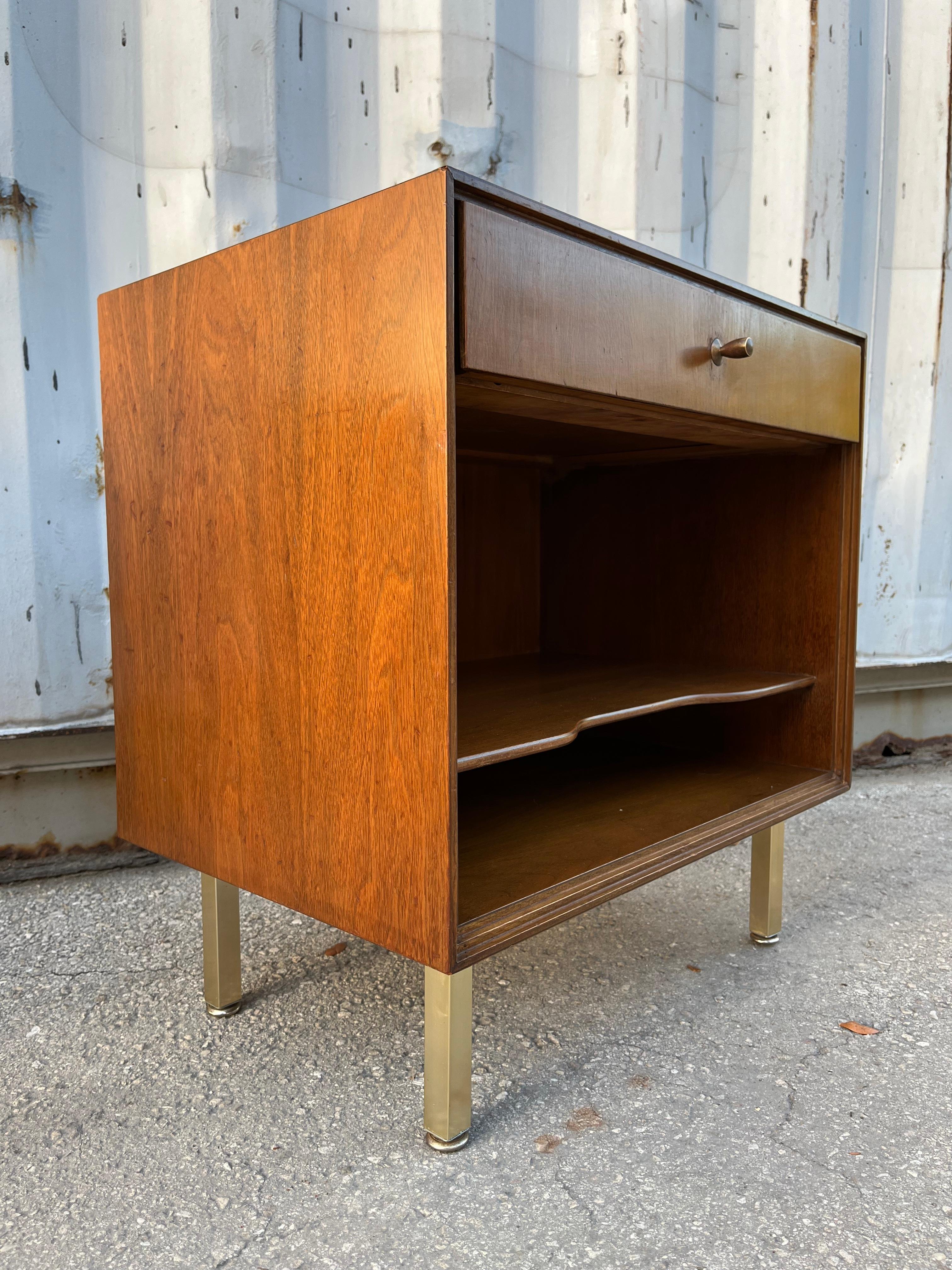 A Pair of Mid Century Modern Nightstands by John Stuart. Circa 1960s For Sale 5