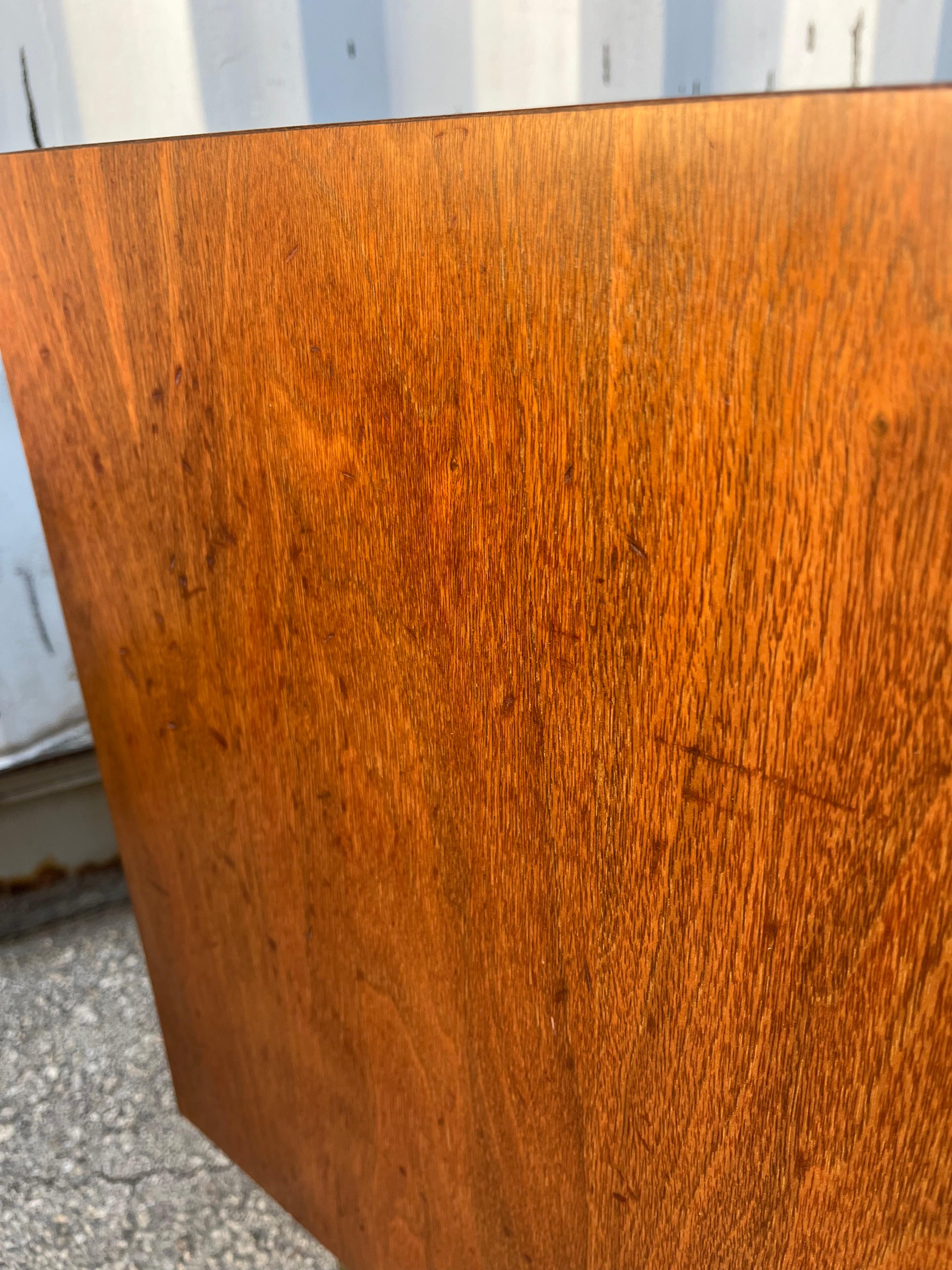 A Pair of Mid Century Modern Nightstands by John Stuart. Circa 1960s For Sale 8
