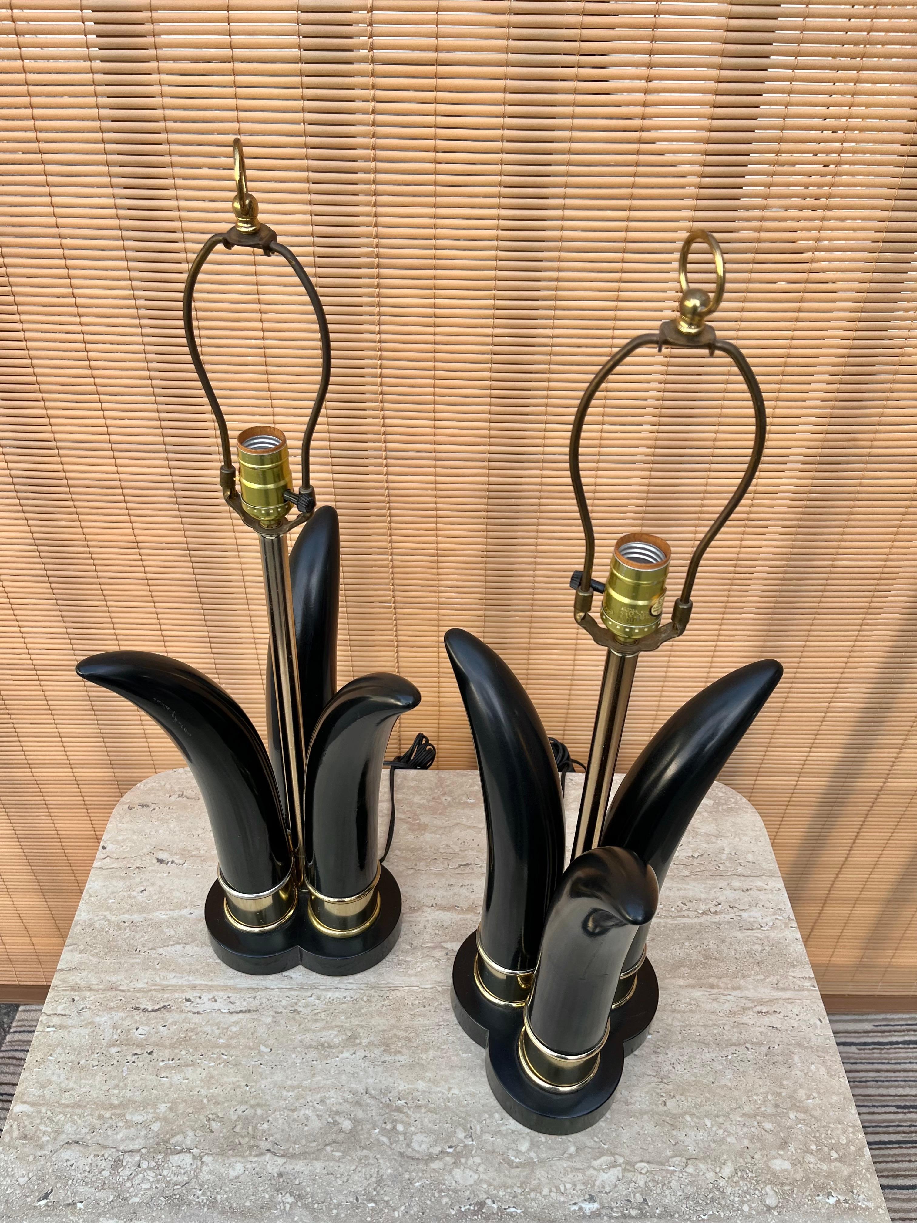 Lacquered Pair of Mid-Century Modern Sculptural Black and Brass Table Lamps For Sale