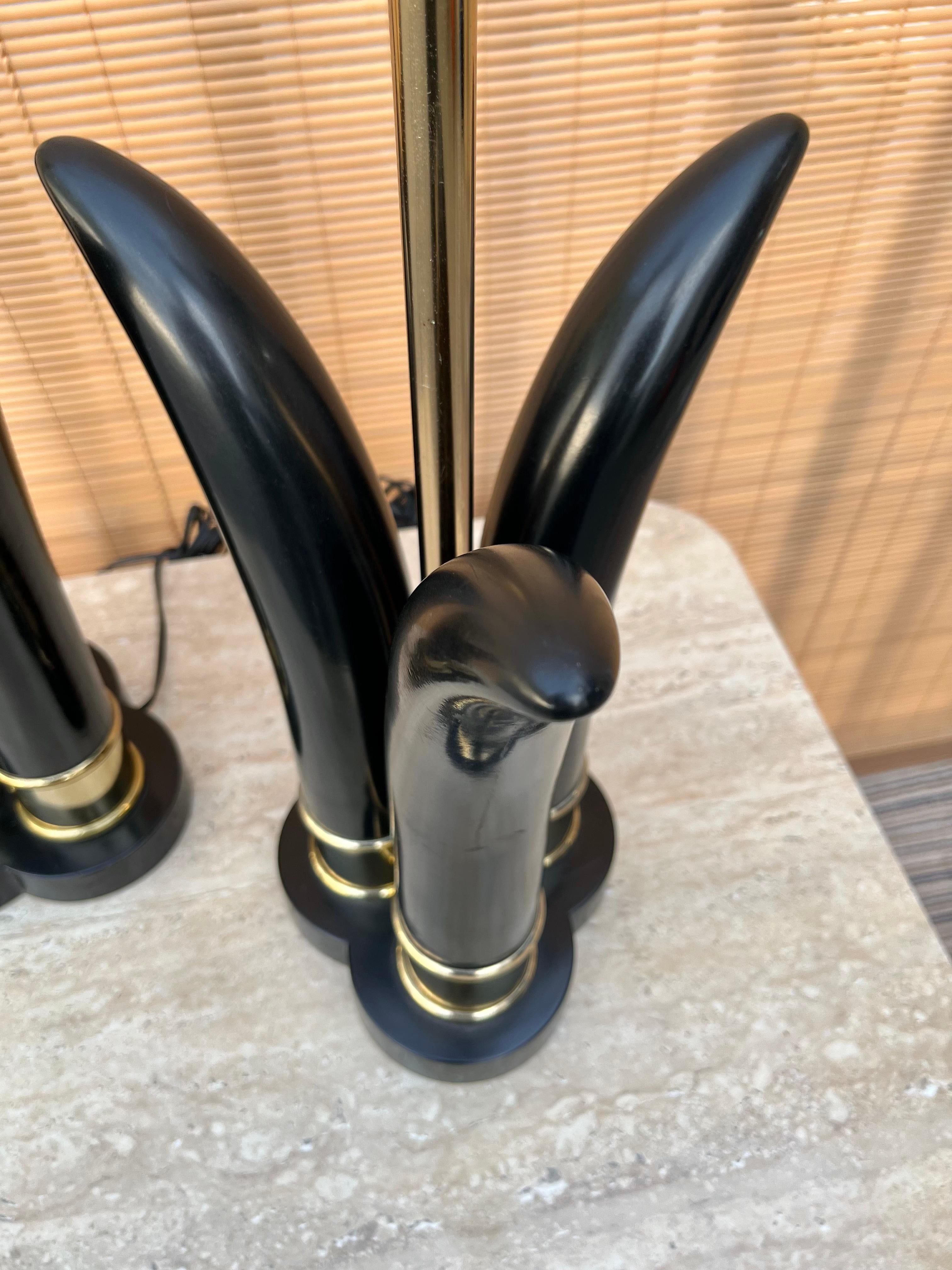 Pair of Mid-Century Modern Sculptural Black and Brass Table Lamps In Good Condition For Sale In Miami, FL
