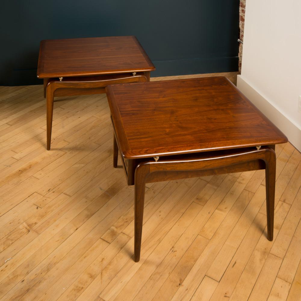 Ein Paar moderne Beistelltische aus der Mitte des Jahrhunderts, entworfen von Lane, Acclaim Series im Zustand „Gut“ im Angebot in Philadelphia, PA