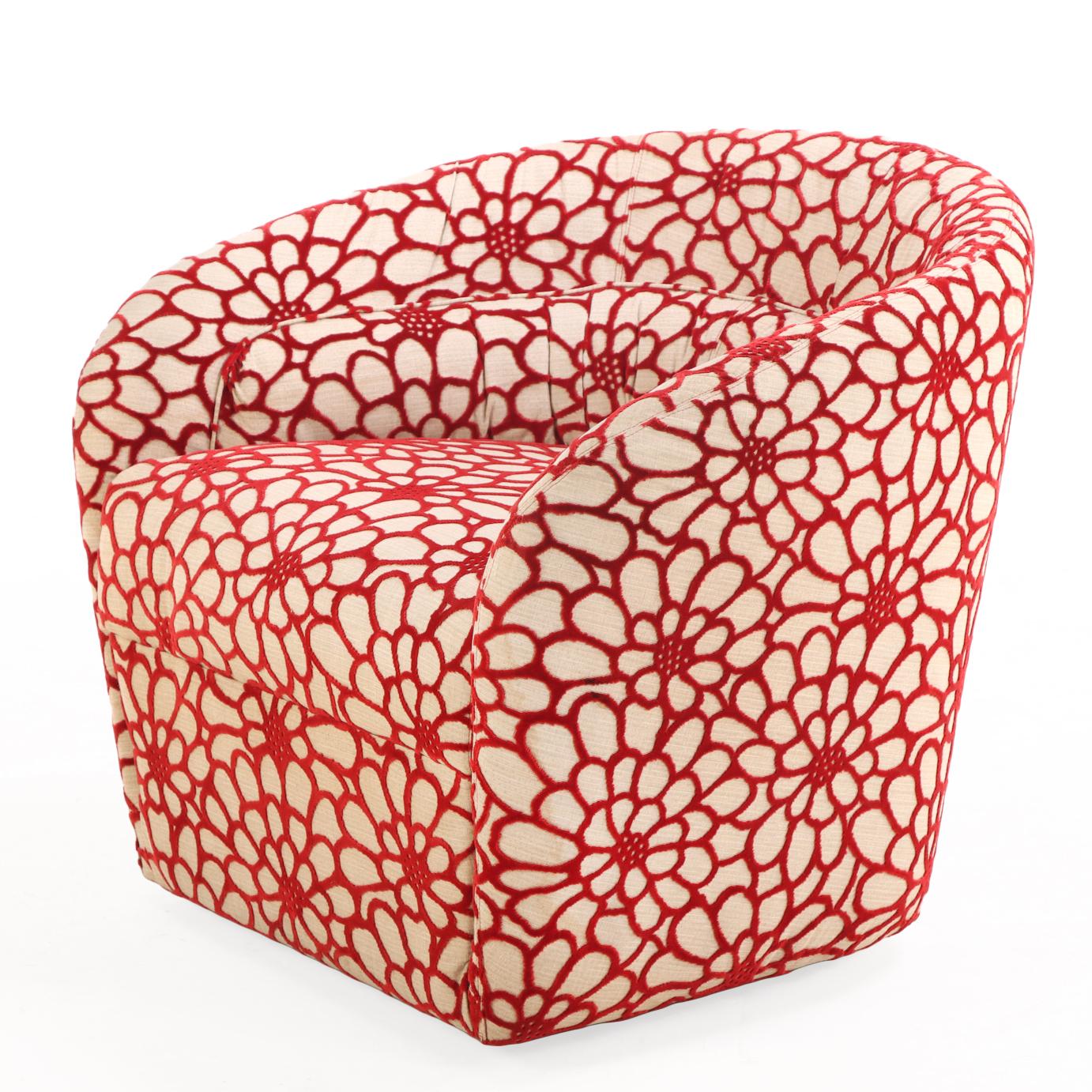 Une paire élégante de chaises longues à dossier en tonneau, fabriquées aux États-Unis, vers 1980, faisant écho aux lignes épurées et au confort accueillant des designs emblématiques du milieu du siècle de Milo Baughman. Les dossiers enveloppants