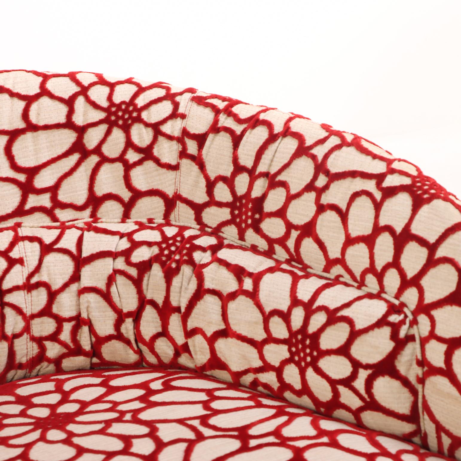 Tissu d'ameublement Paire de chaises à dossier en forme de tonneau de style moderne du milieu du siècle dernier, C.C. 1980. en vente