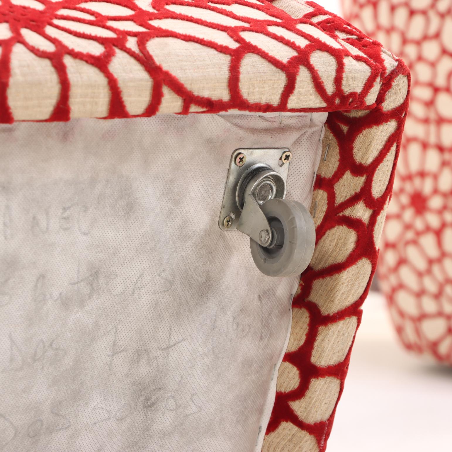 Paire de chaises à dossier en forme de tonneau de style moderne du milieu du siècle dernier, C.C. 1980. en vente 2