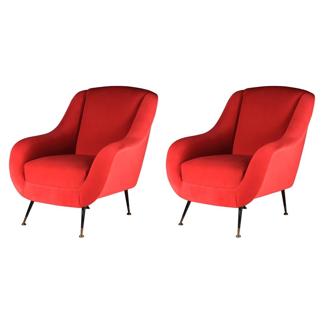Paire de fauteuils de salon italiens en velours d'inspiration mi-siècle moderne en vente