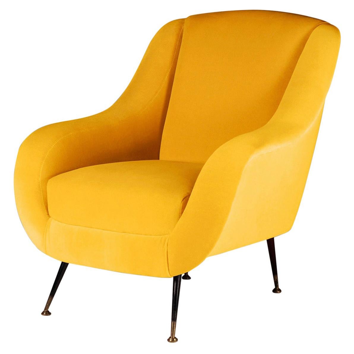 Ein Paar italienische Loungesessel im Mid-Century Modern-Stil in Gelb im Angebot