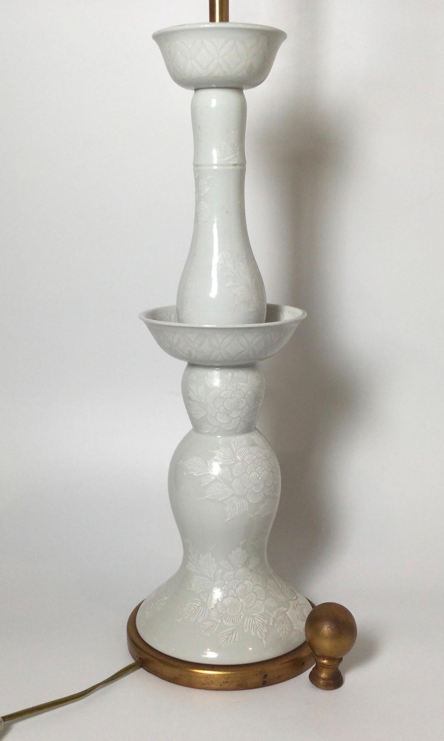 Porcelaine Paire de grandes lampes en porcelaine de style mi-siècle moderne en vente