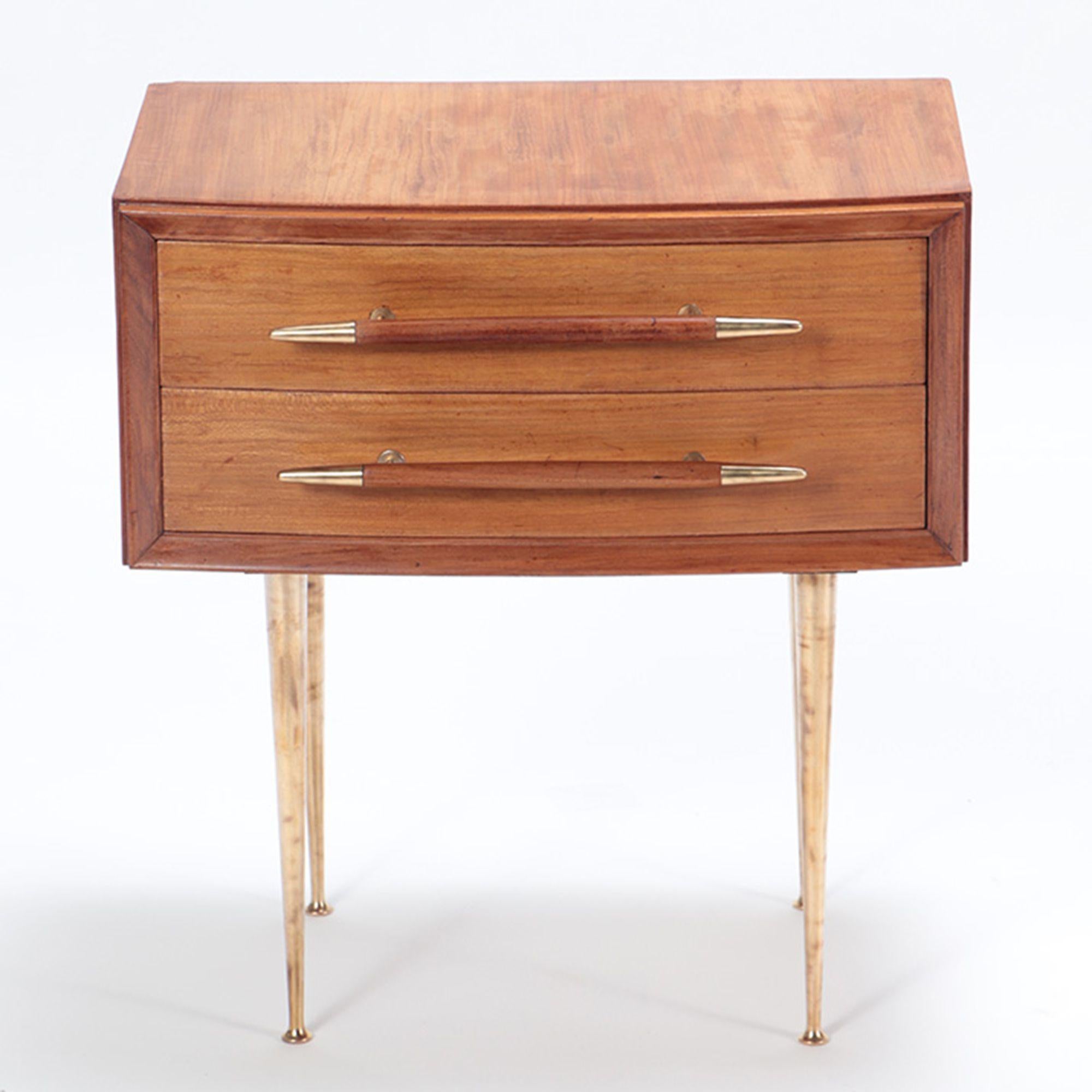 Pair of Mid-Century Modern Walnut and Brass Night Stands, circa 1955 In Good Condition For Sale In Philadelphia, PA