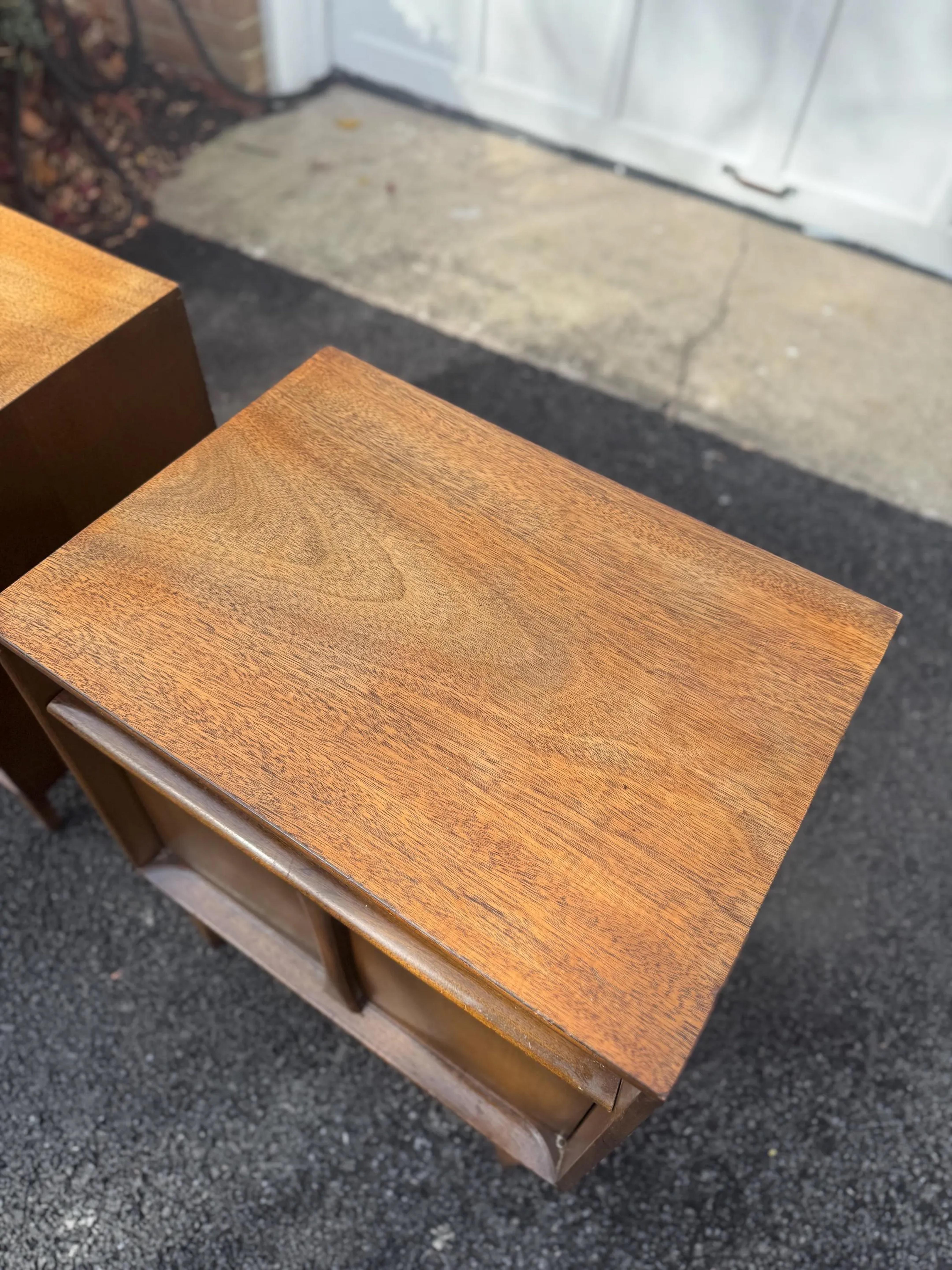 20ième siècle A Pair of Mid Century Modern Walnut Night Stands by Denck en vente