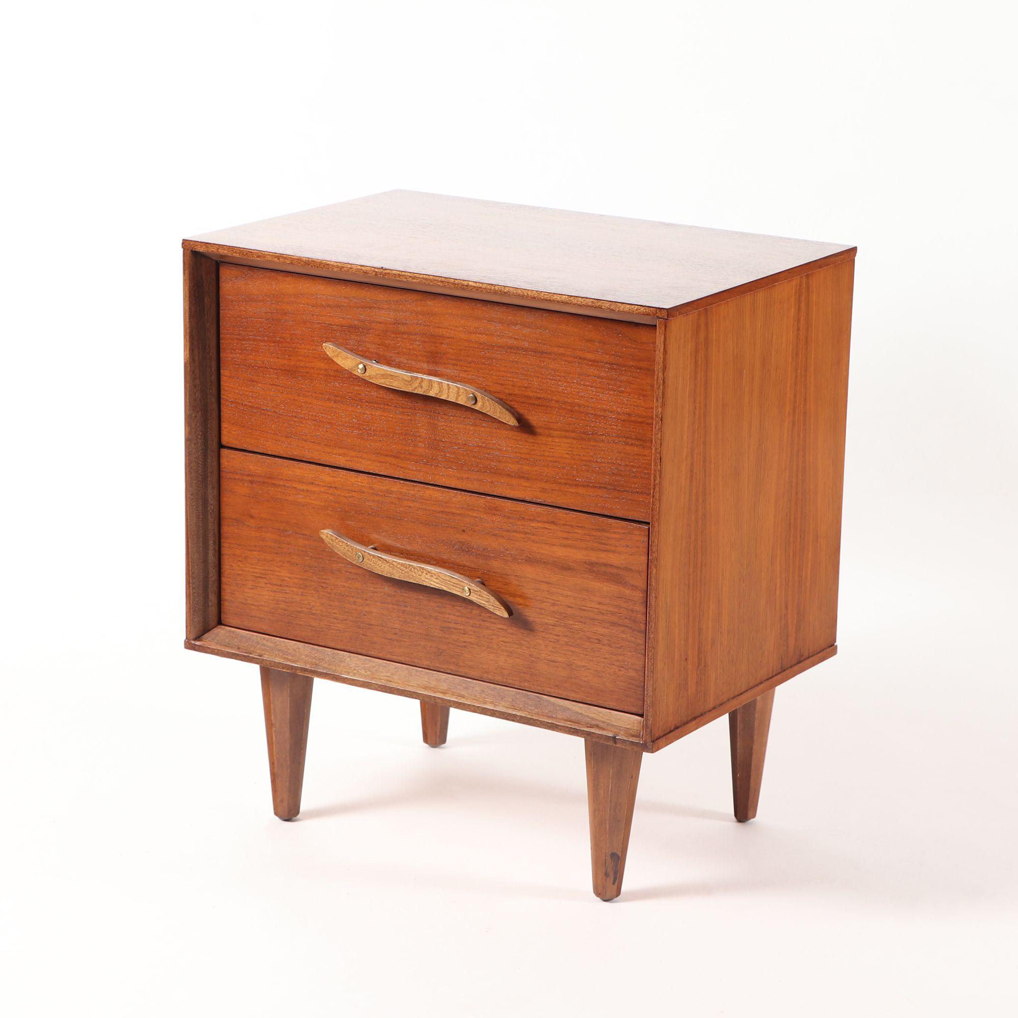 Mid-20th Century Pair of Mid-Century Modern Walnut Nightstands, circa 1960