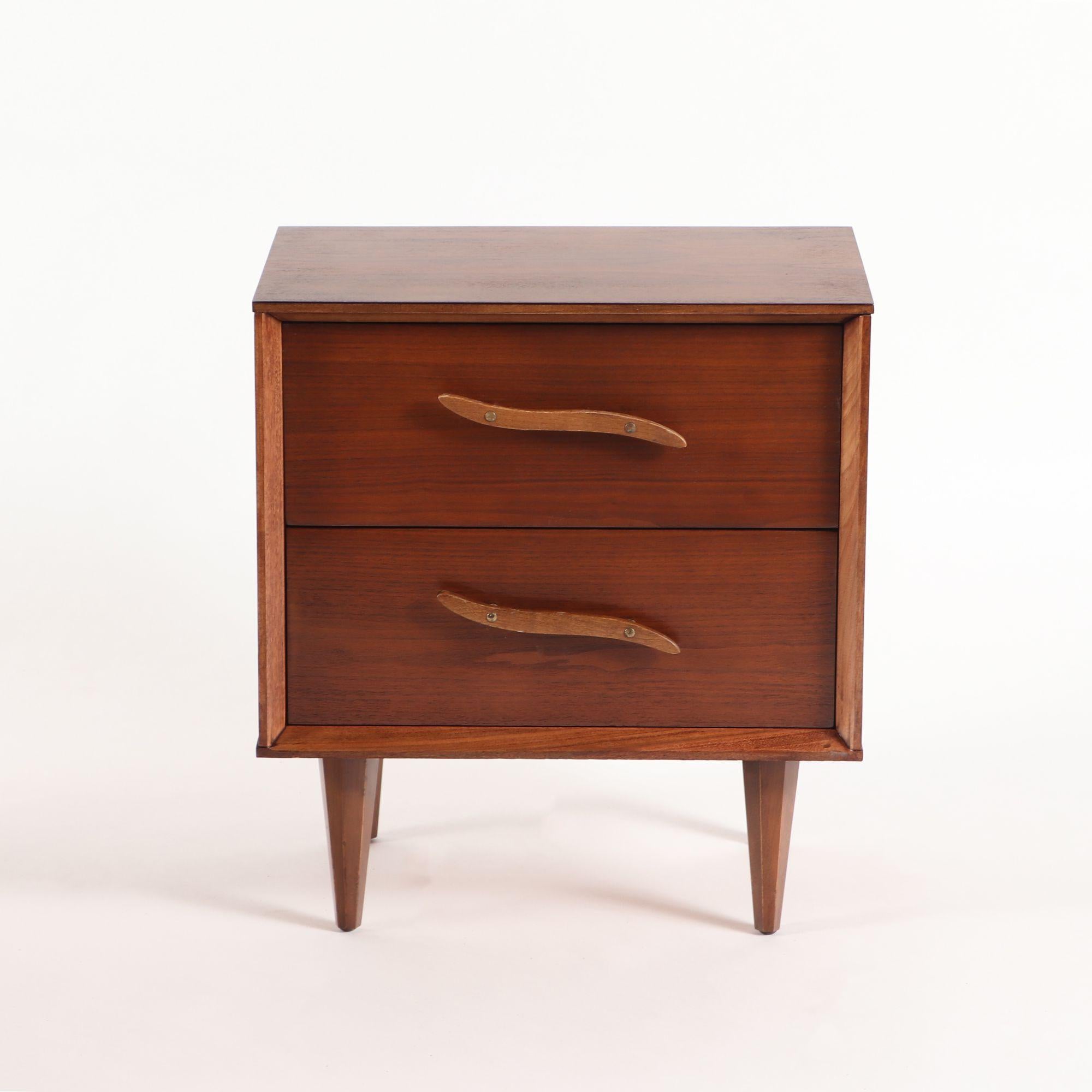 Pair of Mid-Century Modern Walnut Nightstands, circa 1960 4