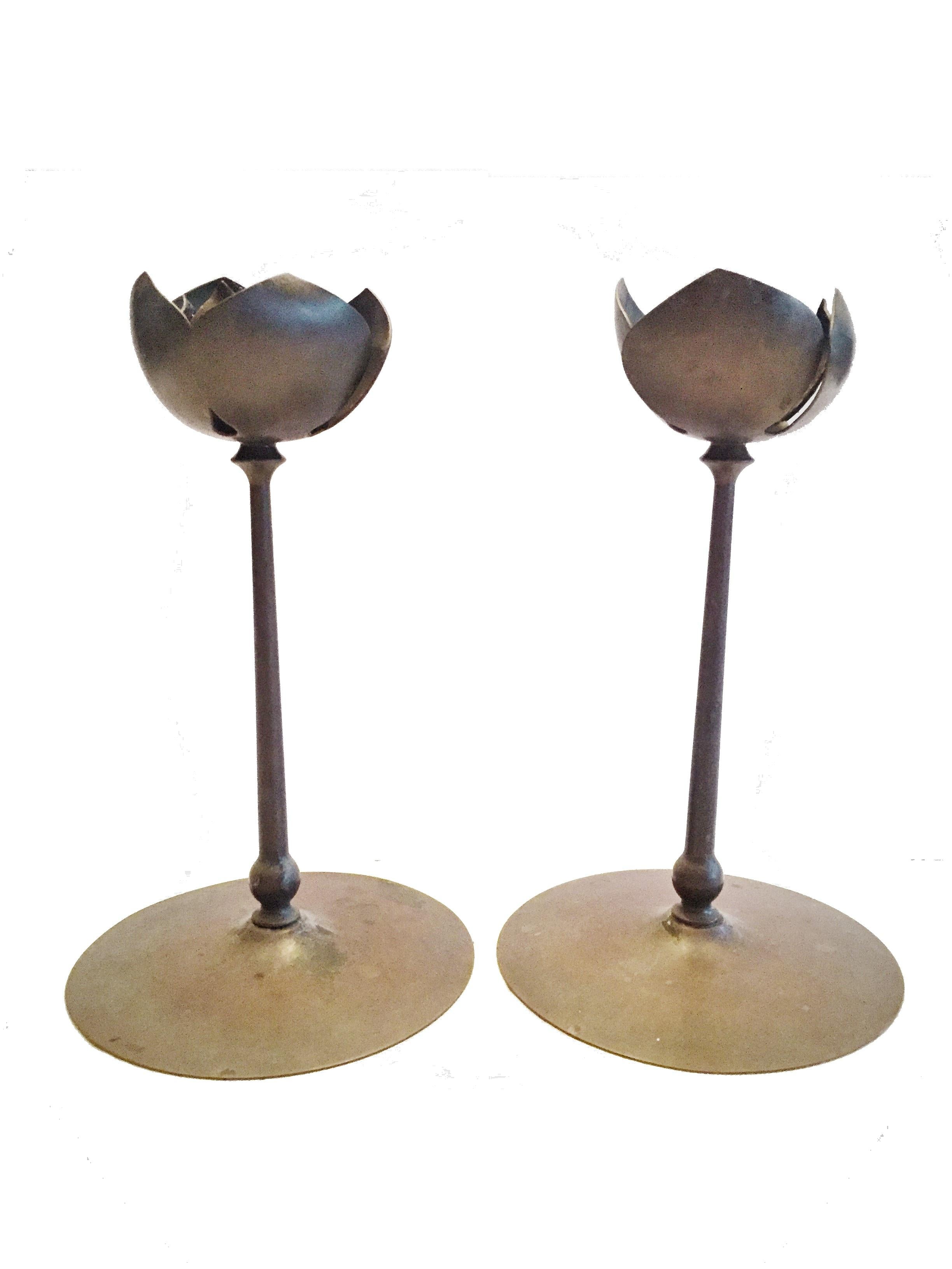 Pair of Mid-Century Modernist Anodized Brass Lotus Candlesticks, USA, 1950s For Sale 2