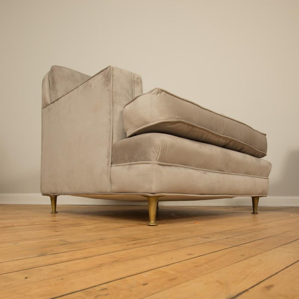 Pareja de sillones Club italianos de gran tamaño de mediados de siglo con patas de bronce, hacia 1950 Bronce en venta