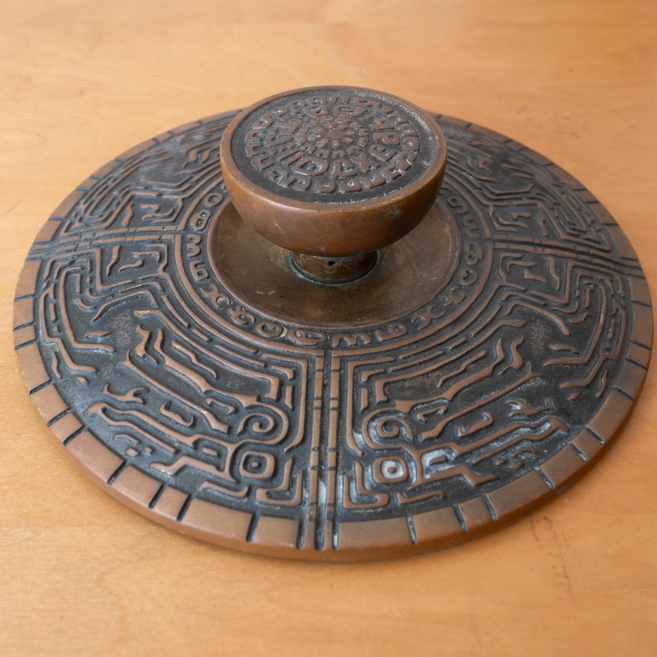 A pair of Mid-Century Oversized Schlage Mayan Door Knob and Escutcheon Plate For Sale 3