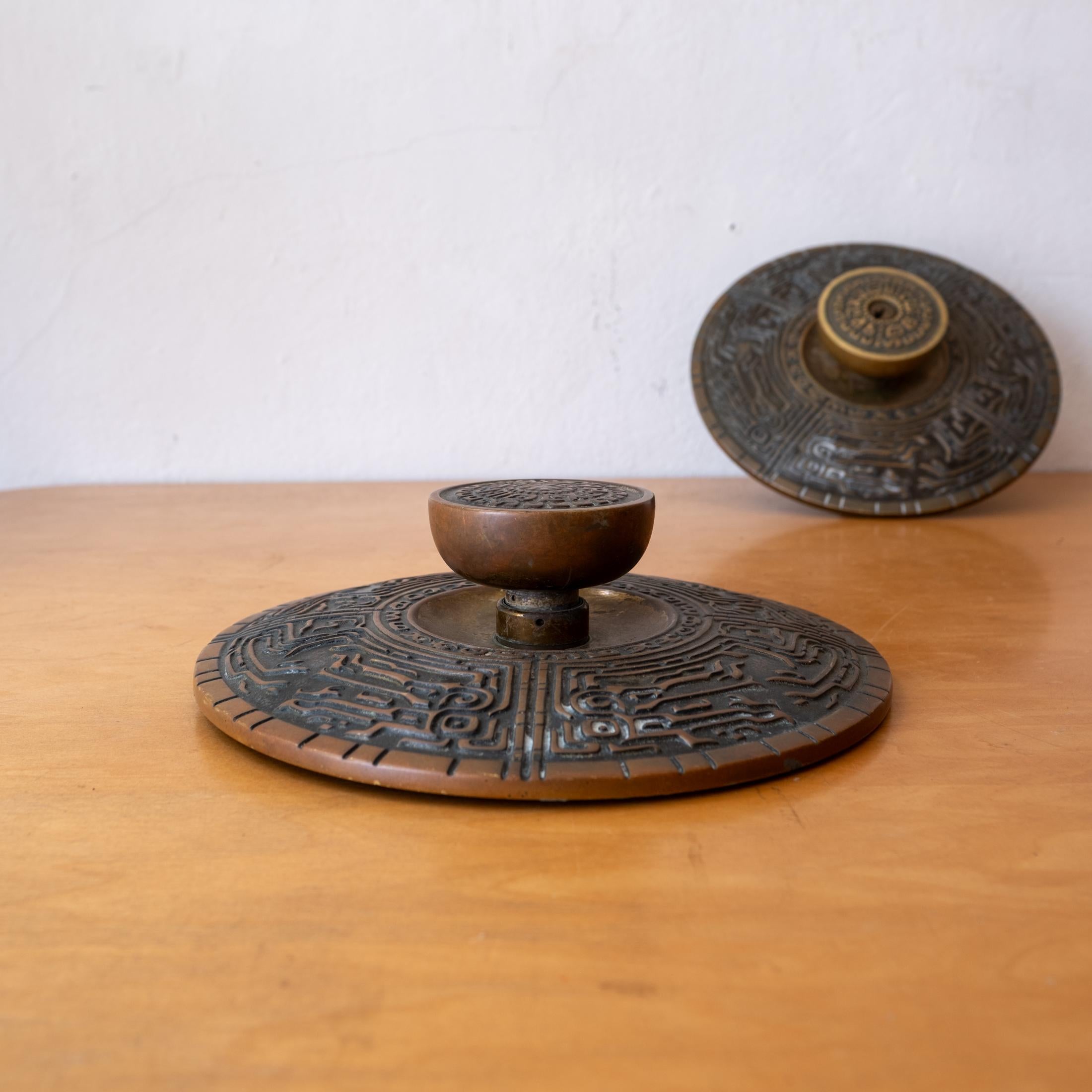 A pair of Mid-Century Oversized Schlage Mayan Door Knob and Escutcheon Plate For Sale 1