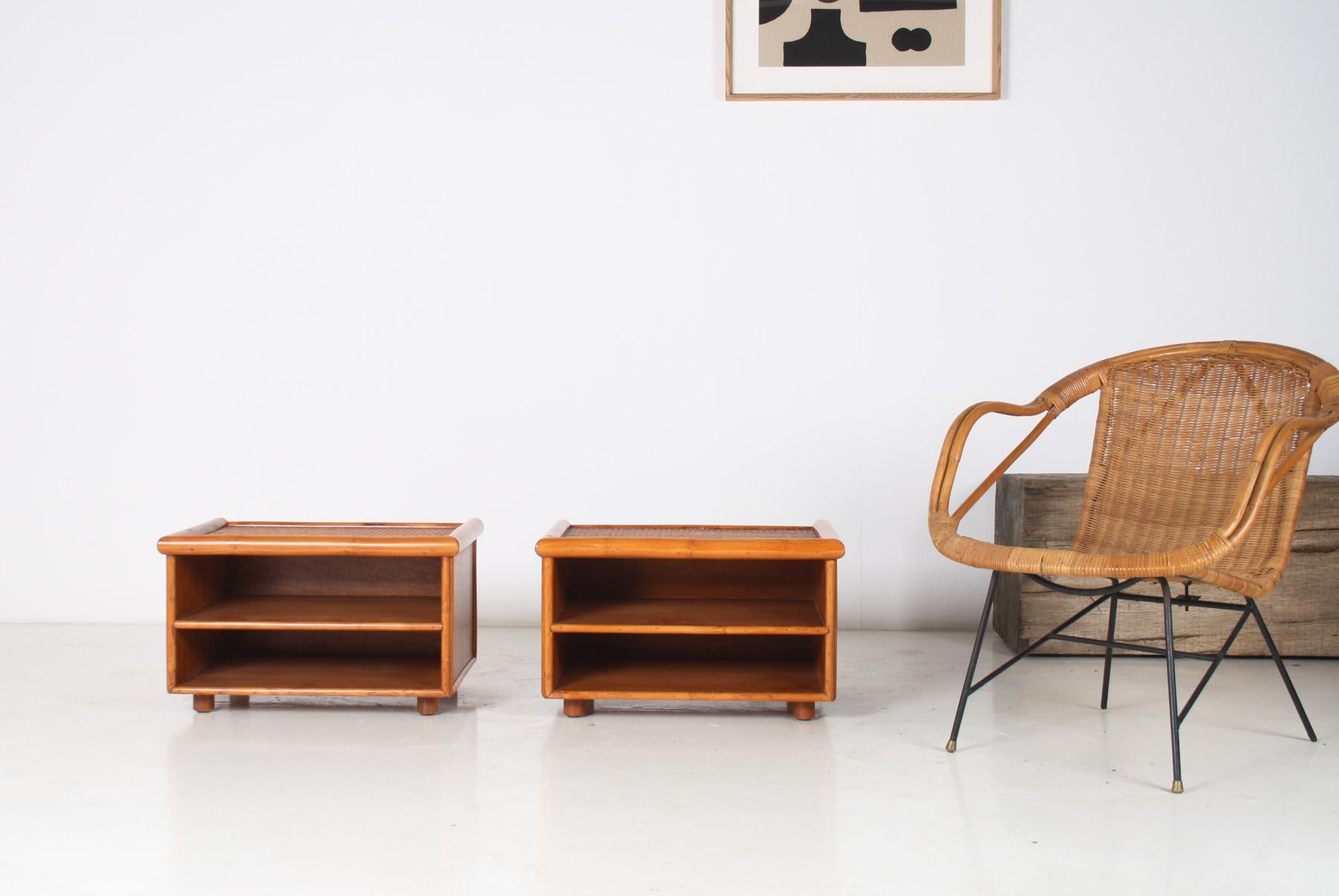 Ein Paar Mid-Century Rattan Top Bamboo Night Stand Beistelltische im Angebot 4
